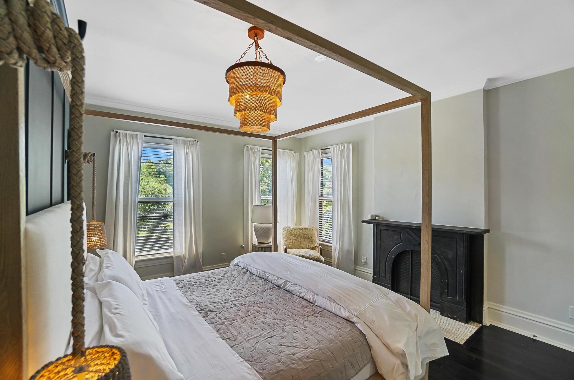 158 Buttles Ave, Columbus OH 43215-1402 exterior