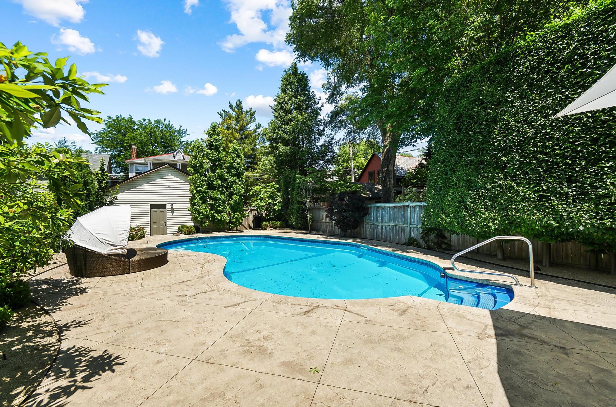 158 Buttles Ave, Columbus OH 43215-1402 exterior