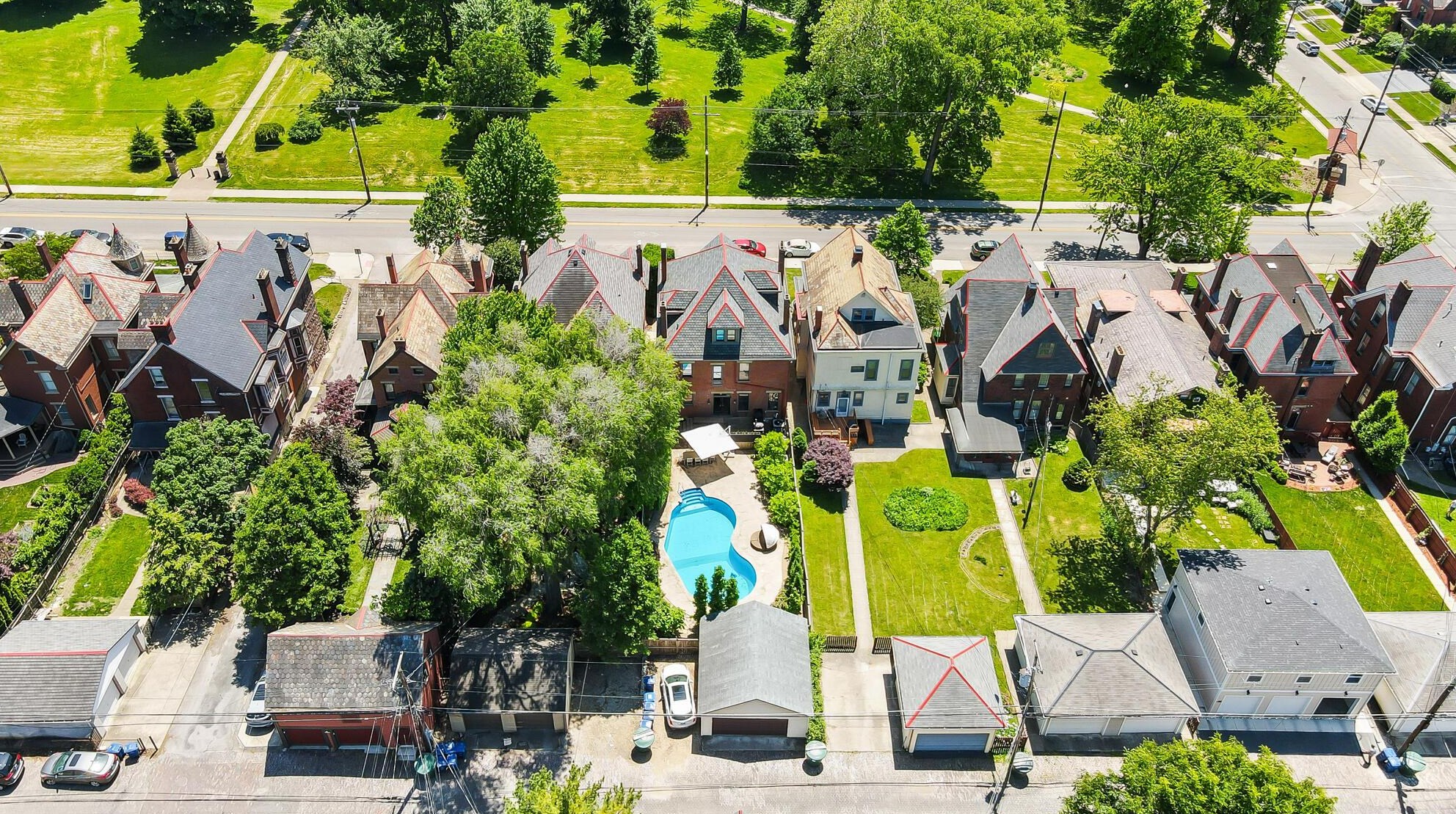 158 Buttles Ave, Columbus OH 43215-1402 exterior