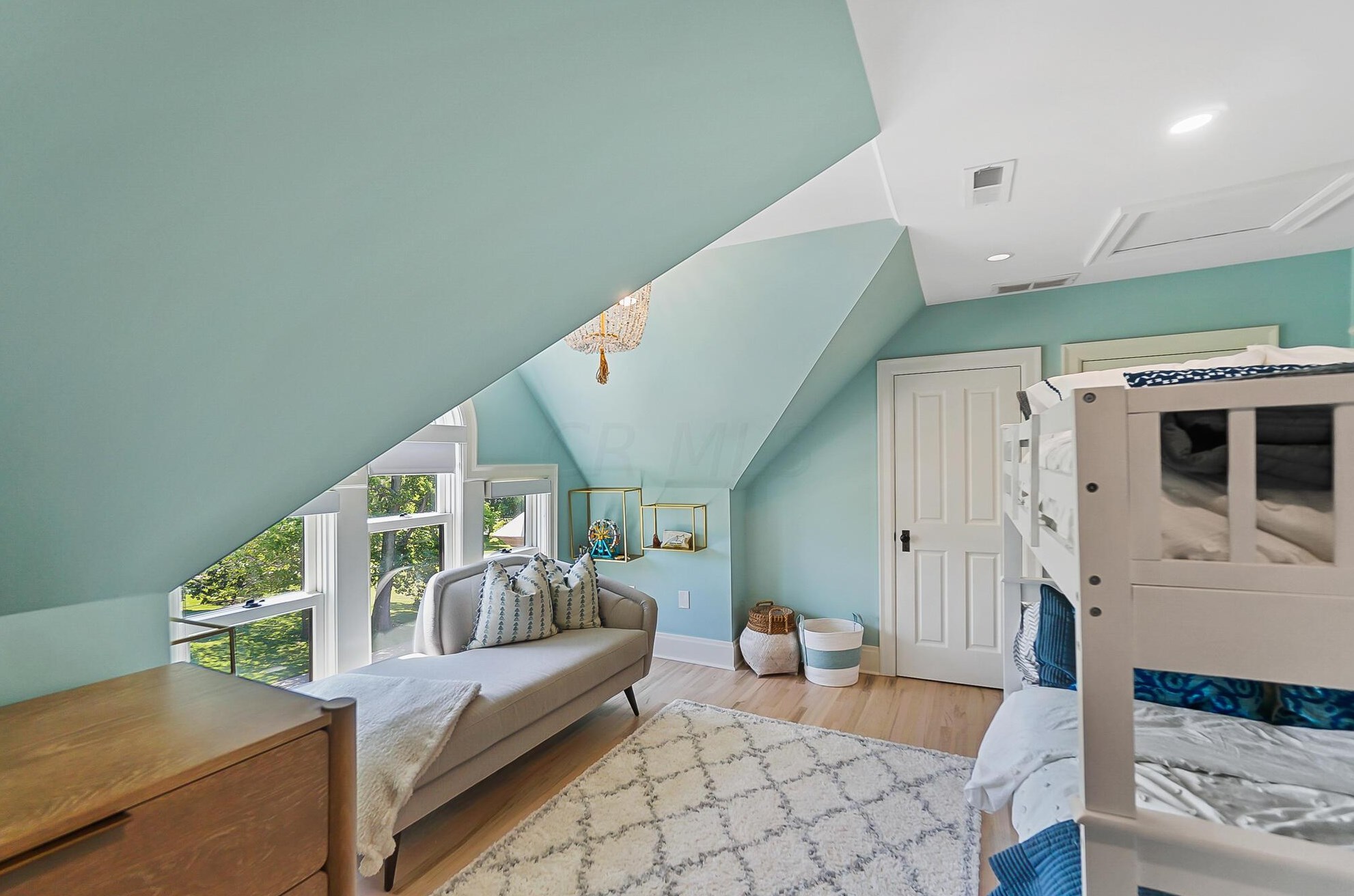 158 Buttles Ave, Columbus OH 43215-1402 exterior