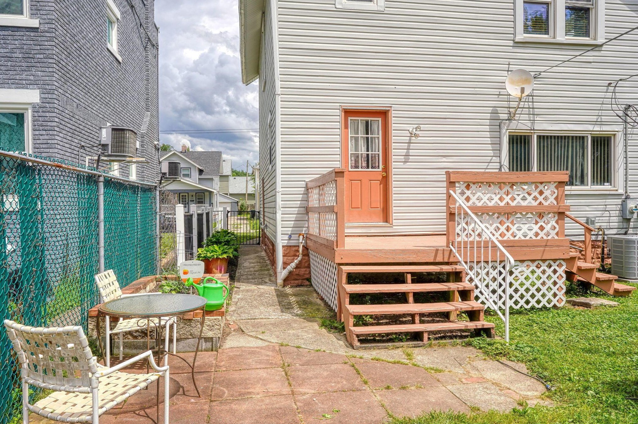 1155 Champion Ave, Columbus OH  43206-3025 exterior