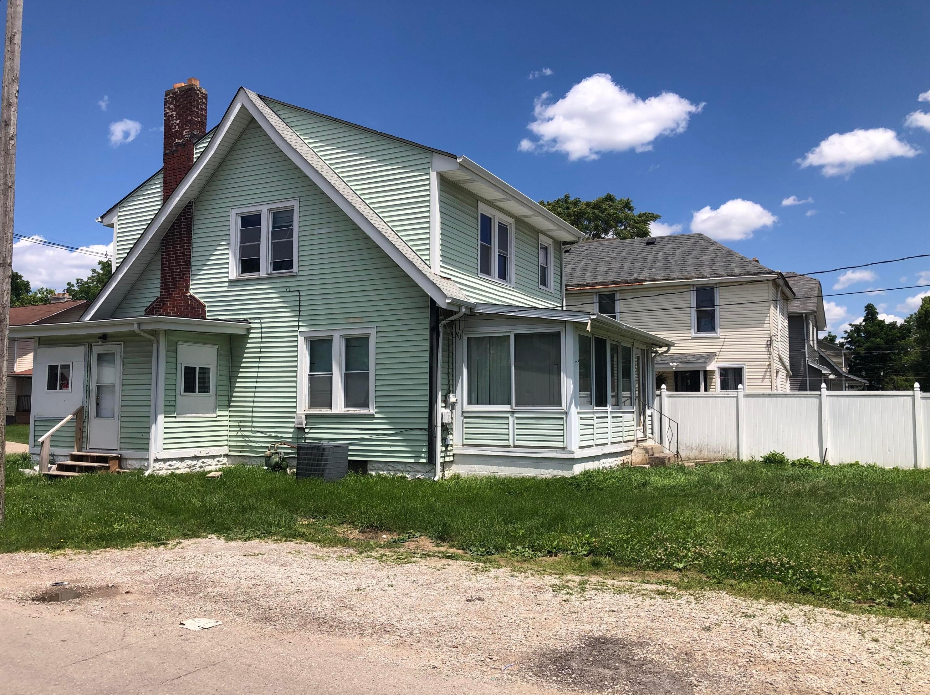 939 17th Ave, Columbus OH  43211-2438 exterior