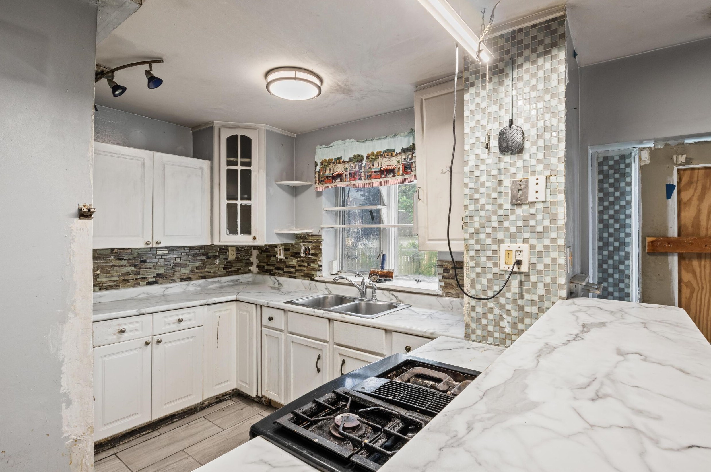 1775 Franklin Park, Columbus OH  43205-2217 exterior