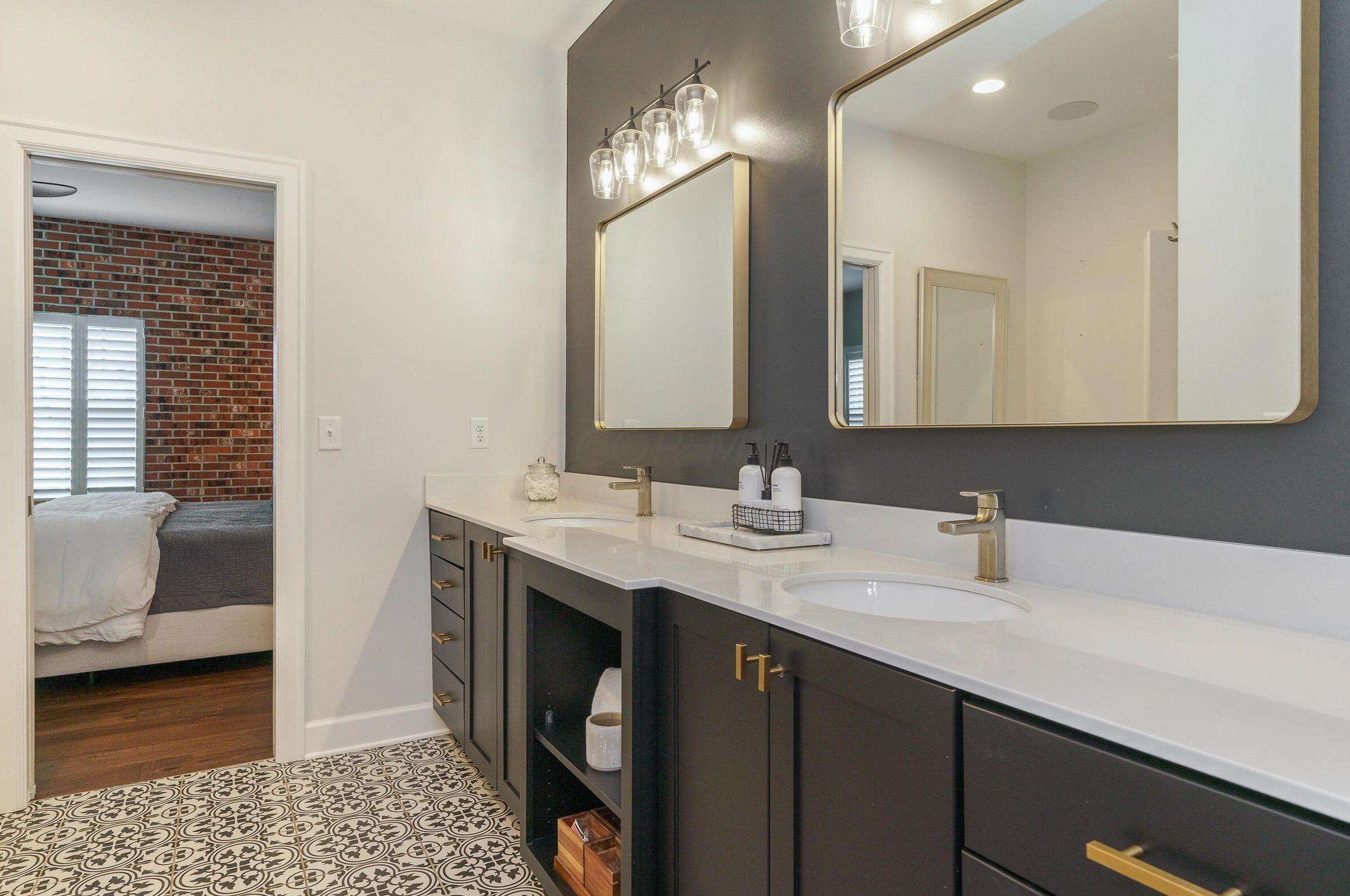 890 Front St, Columbus OH  43206-2521 exterior