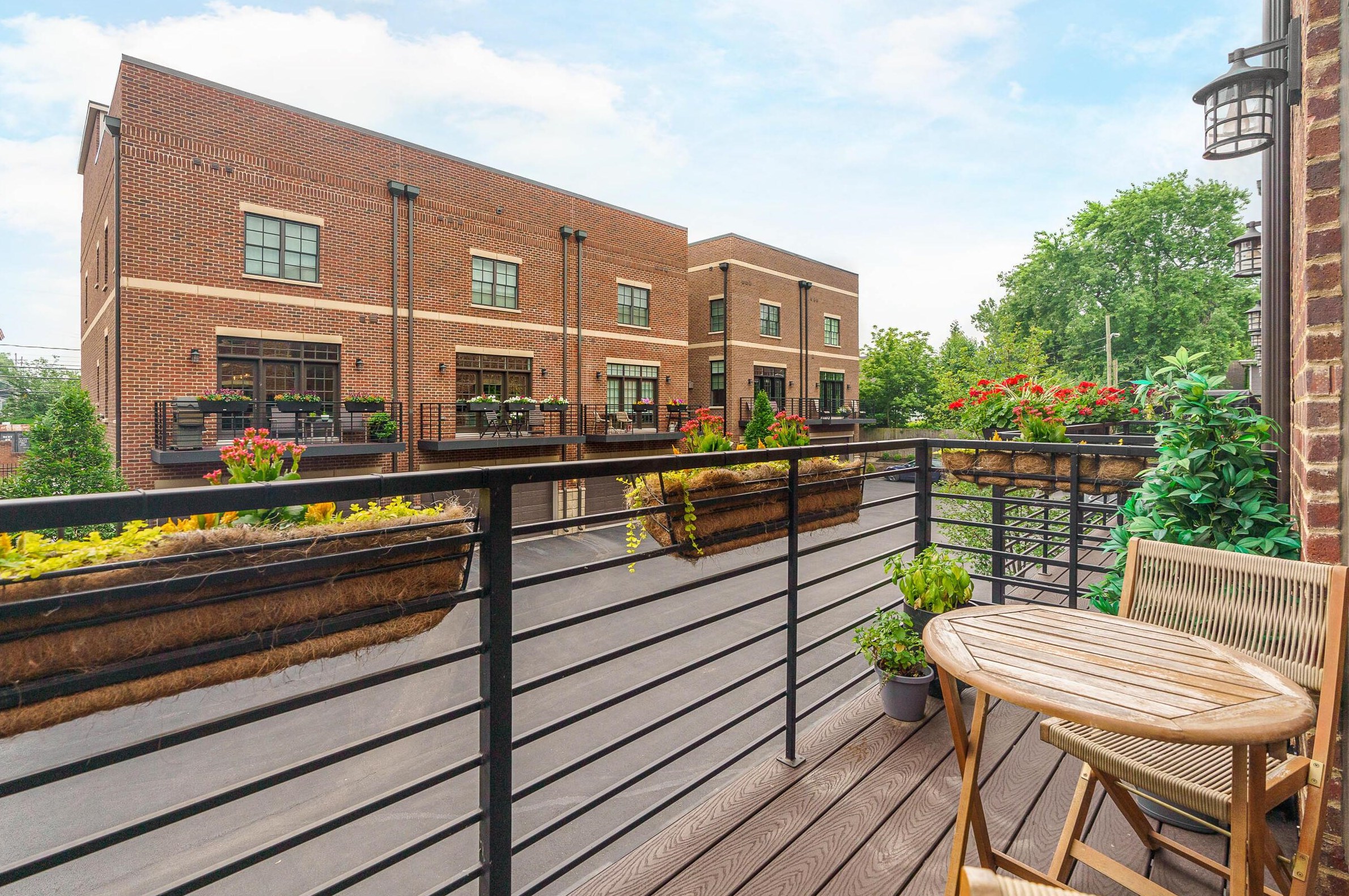 890 Front St, Columbus OH  43206-2521 exterior