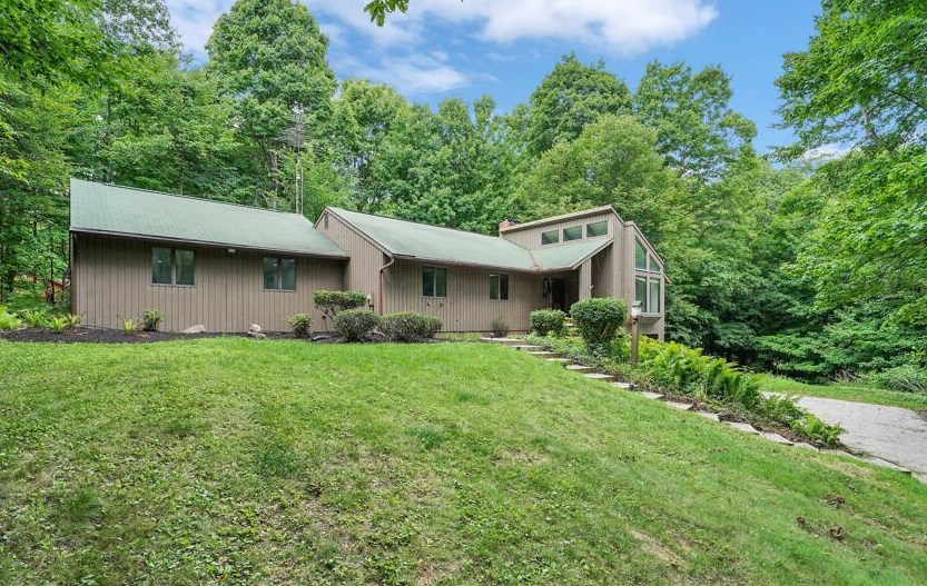 10310 Springwater Dr, Mount Vernon, OH 43050