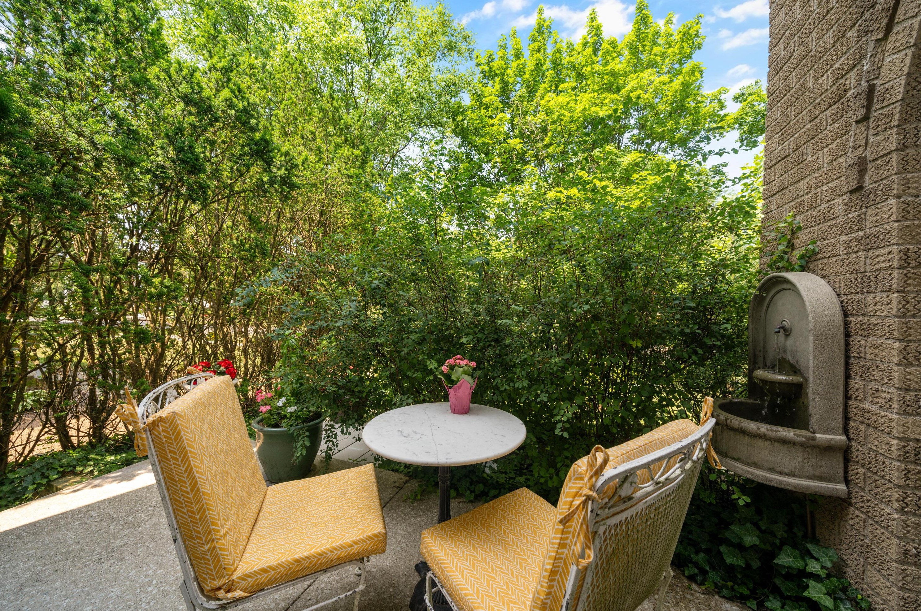 464 Parkview Ave, Columbus OH  43209-1011 exterior