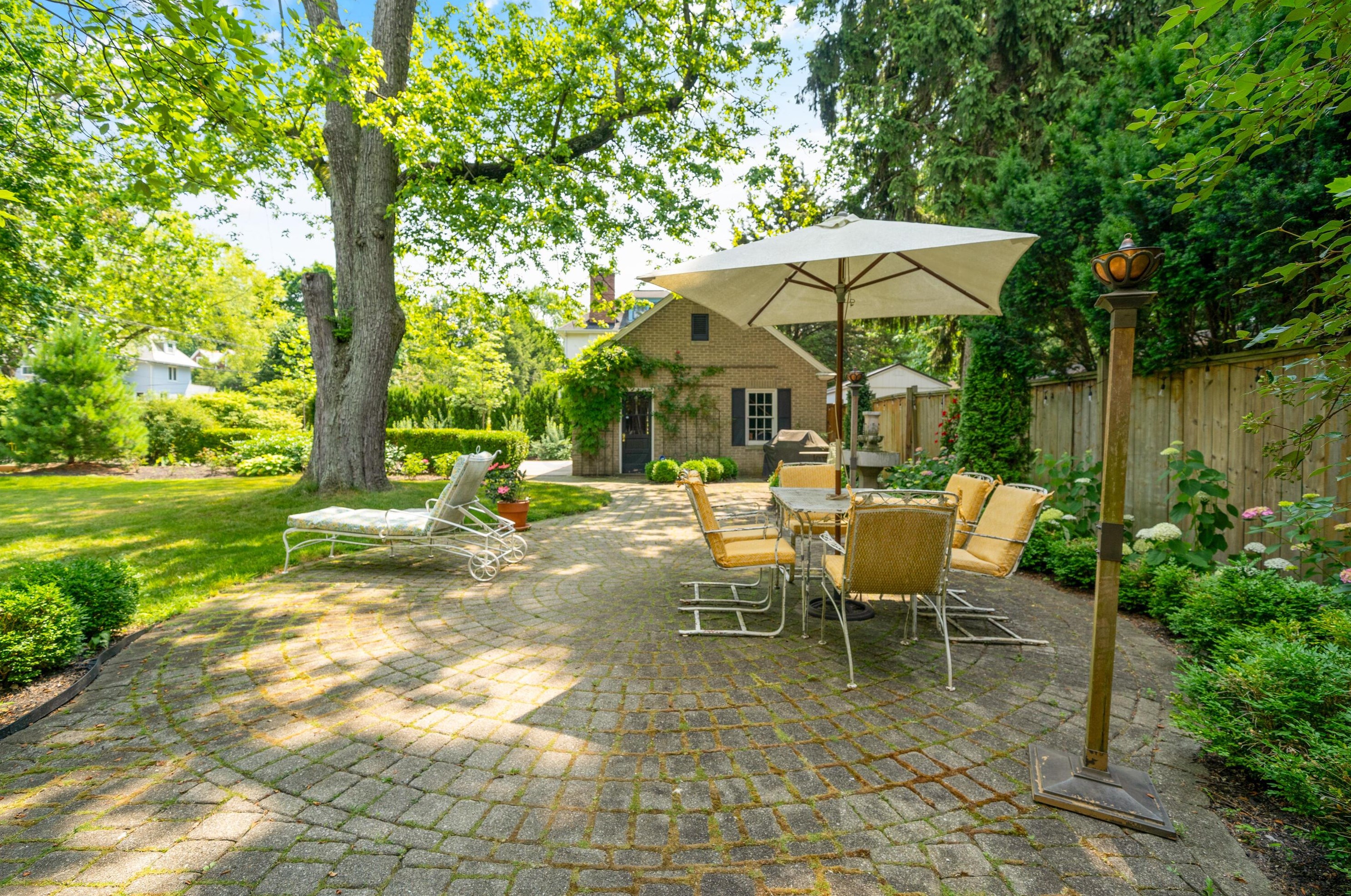 464 Parkview Ave, Columbus OH  43209-1011 exterior