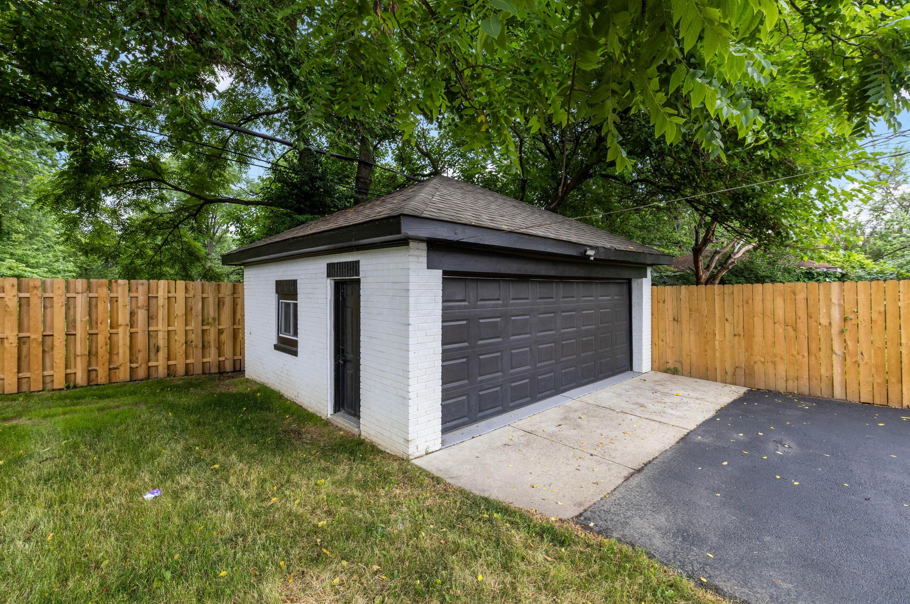 1753 Lockbourne Rd, Columbus OH 43207-1447 exterior