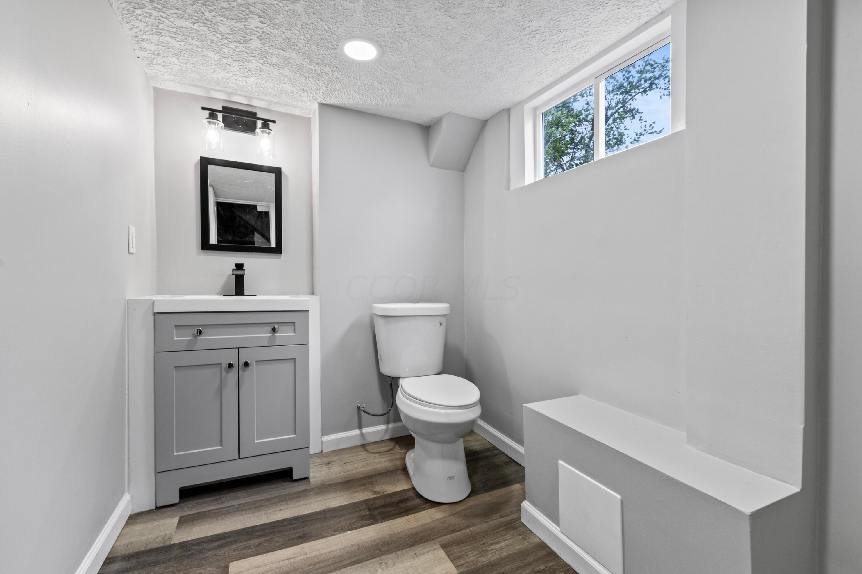 1753 Lockbourne Rd, Columbus OH 43207-1447 exterior