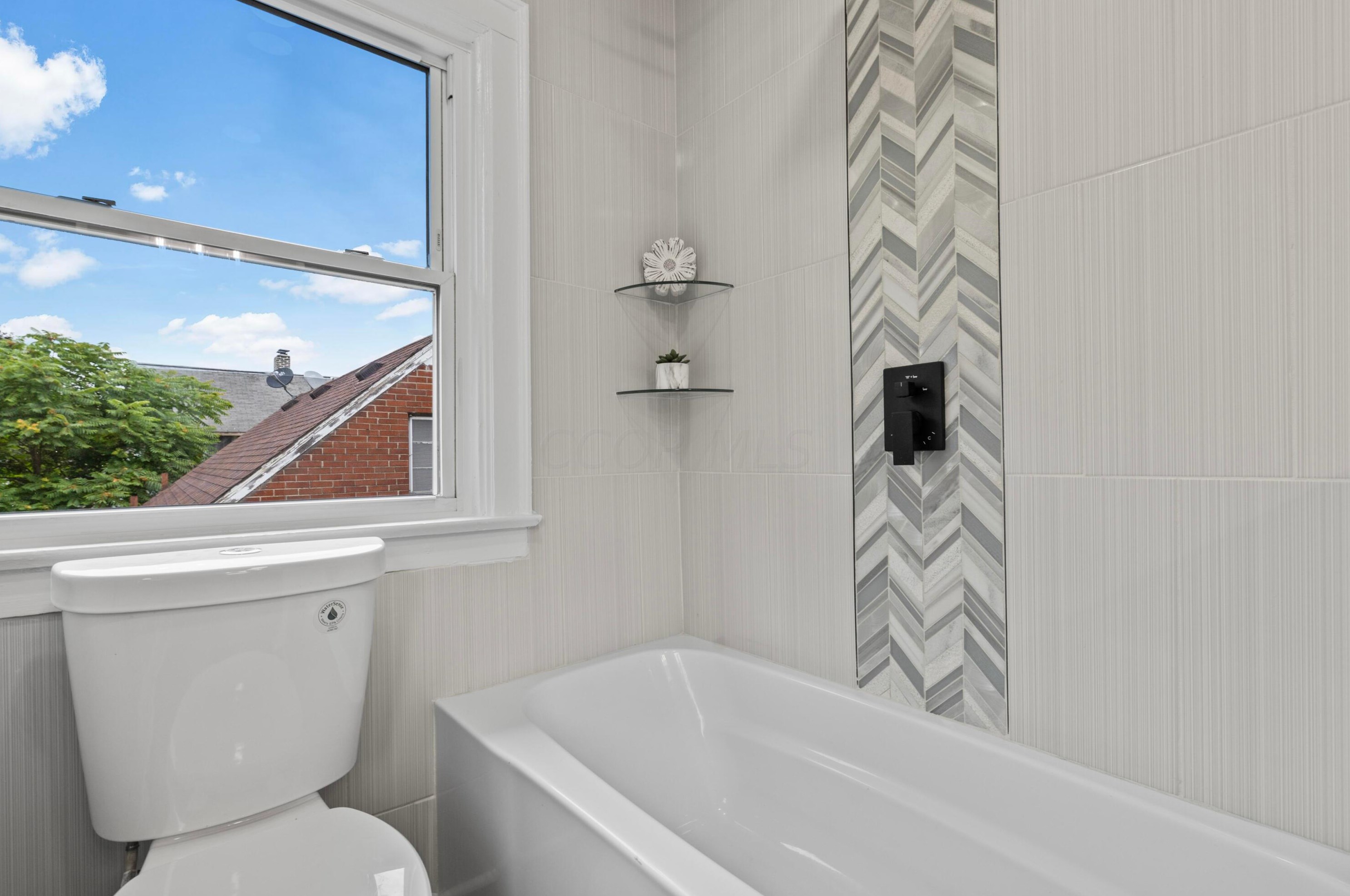 1753 Lockbourne Rd, Columbus OH 43207-1447 exterior