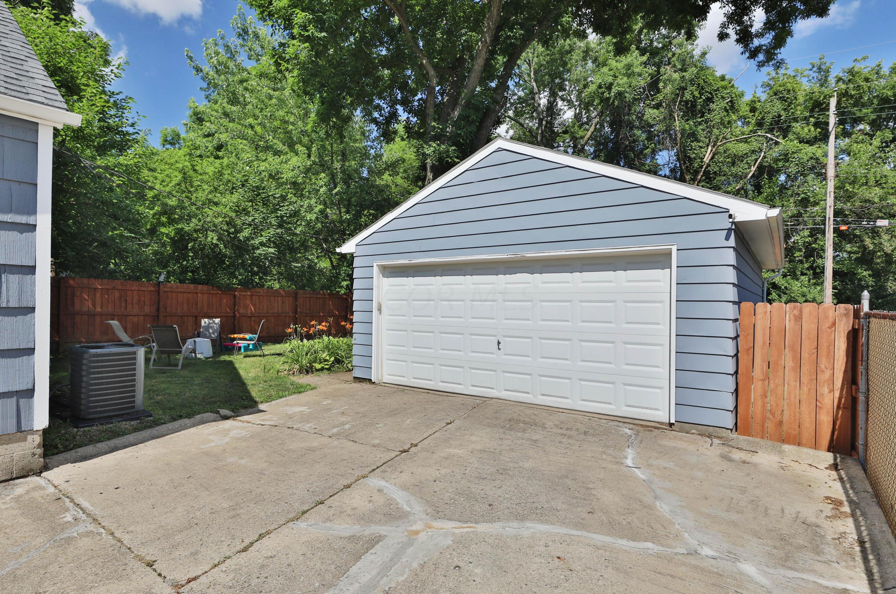 5690 Indianola Ave, Columbus OH 43085-3706 exterior