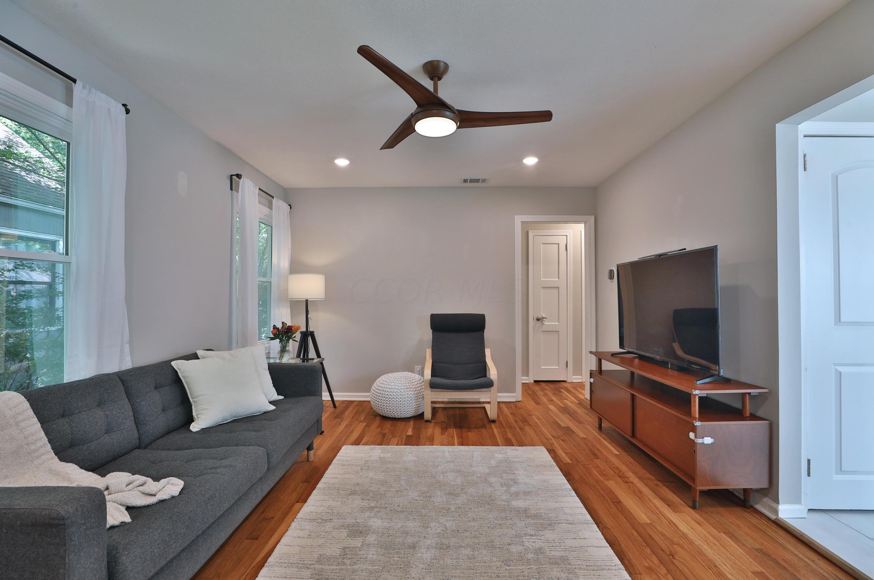 5690 Indianola Ave, Columbus OH 43085-3706 exterior