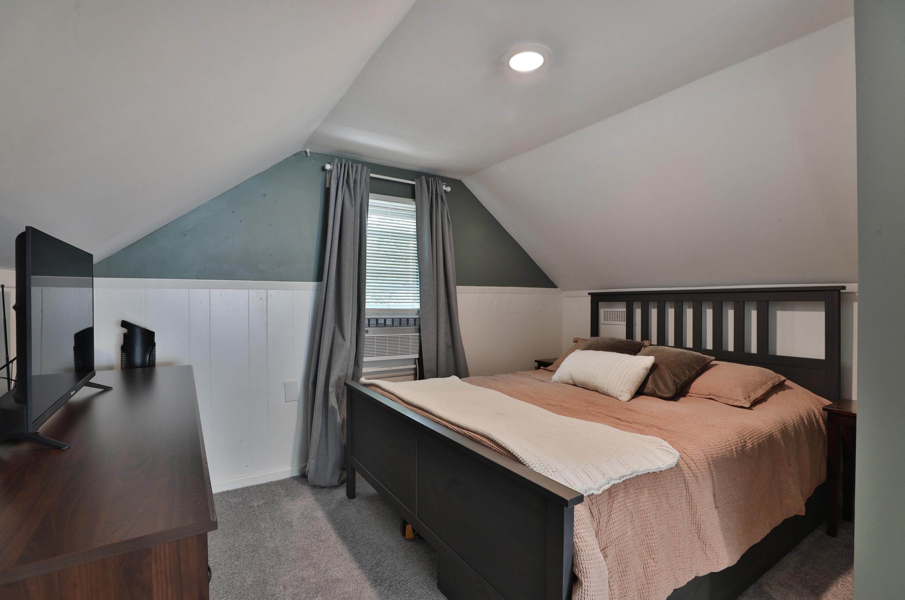 5690 Indianola Ave, Columbus OH 43085-3706 exterior