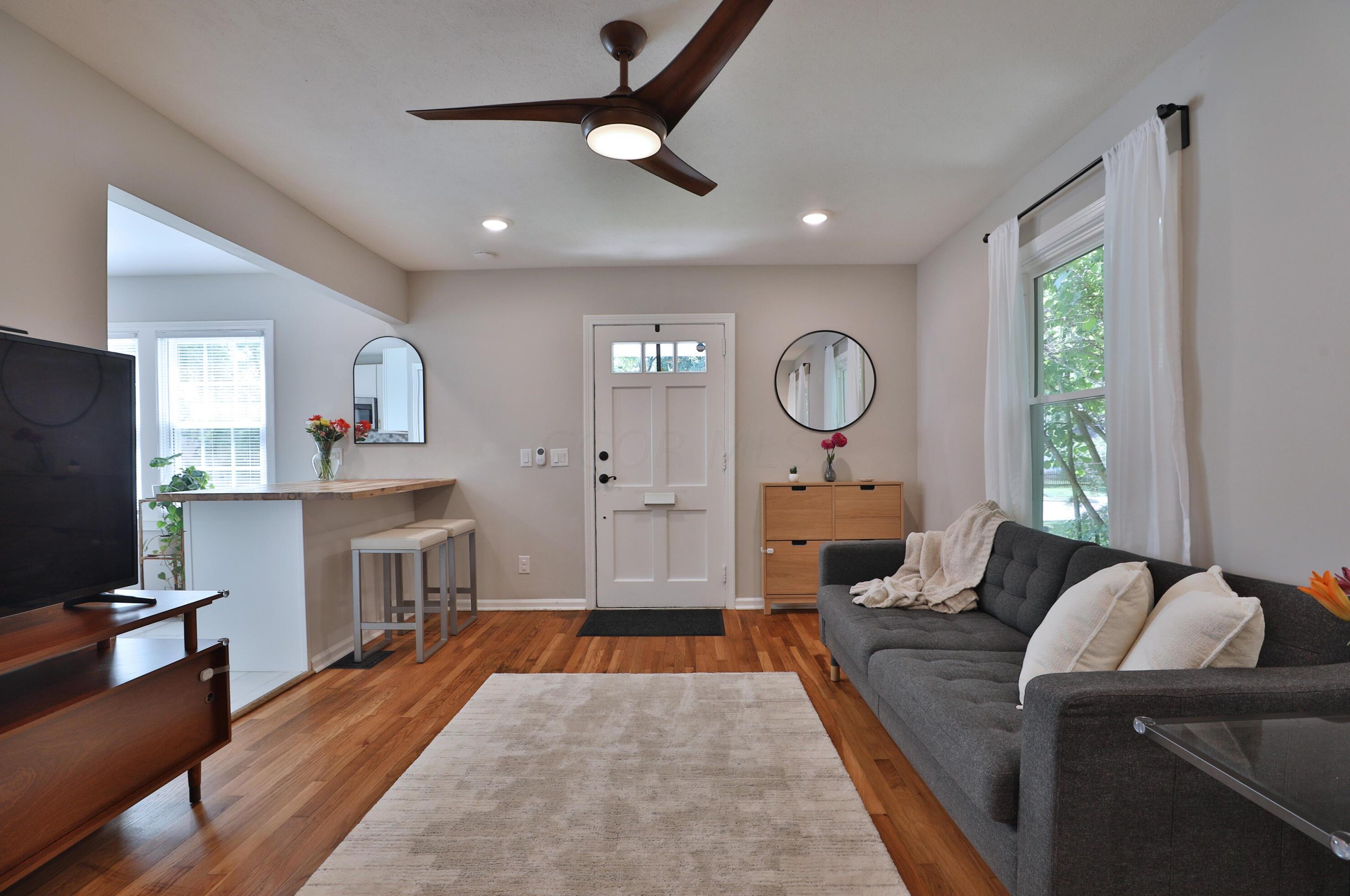 5690 Indianola Ave, Columbus OH 43085-3706 exterior