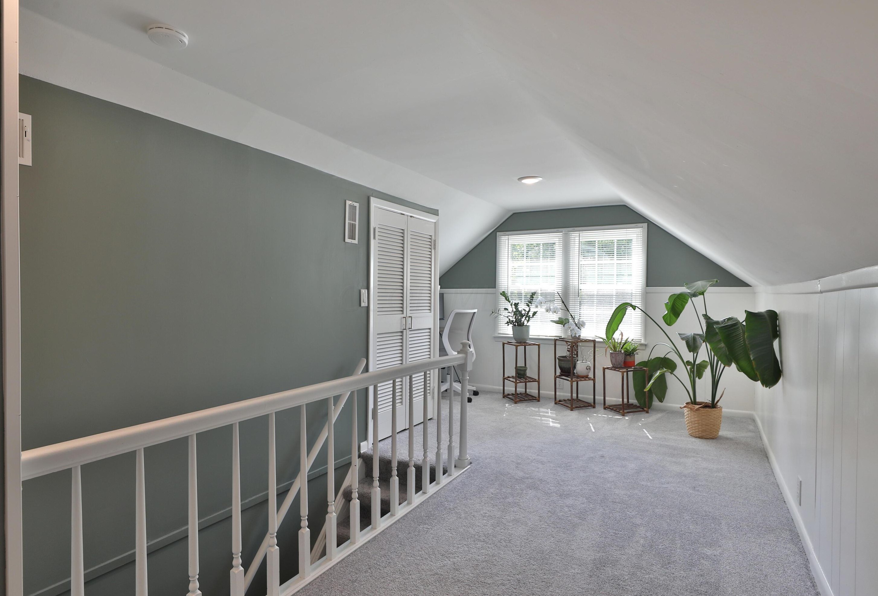 5690 Indianola Ave, Columbus OH 43085-3706 exterior