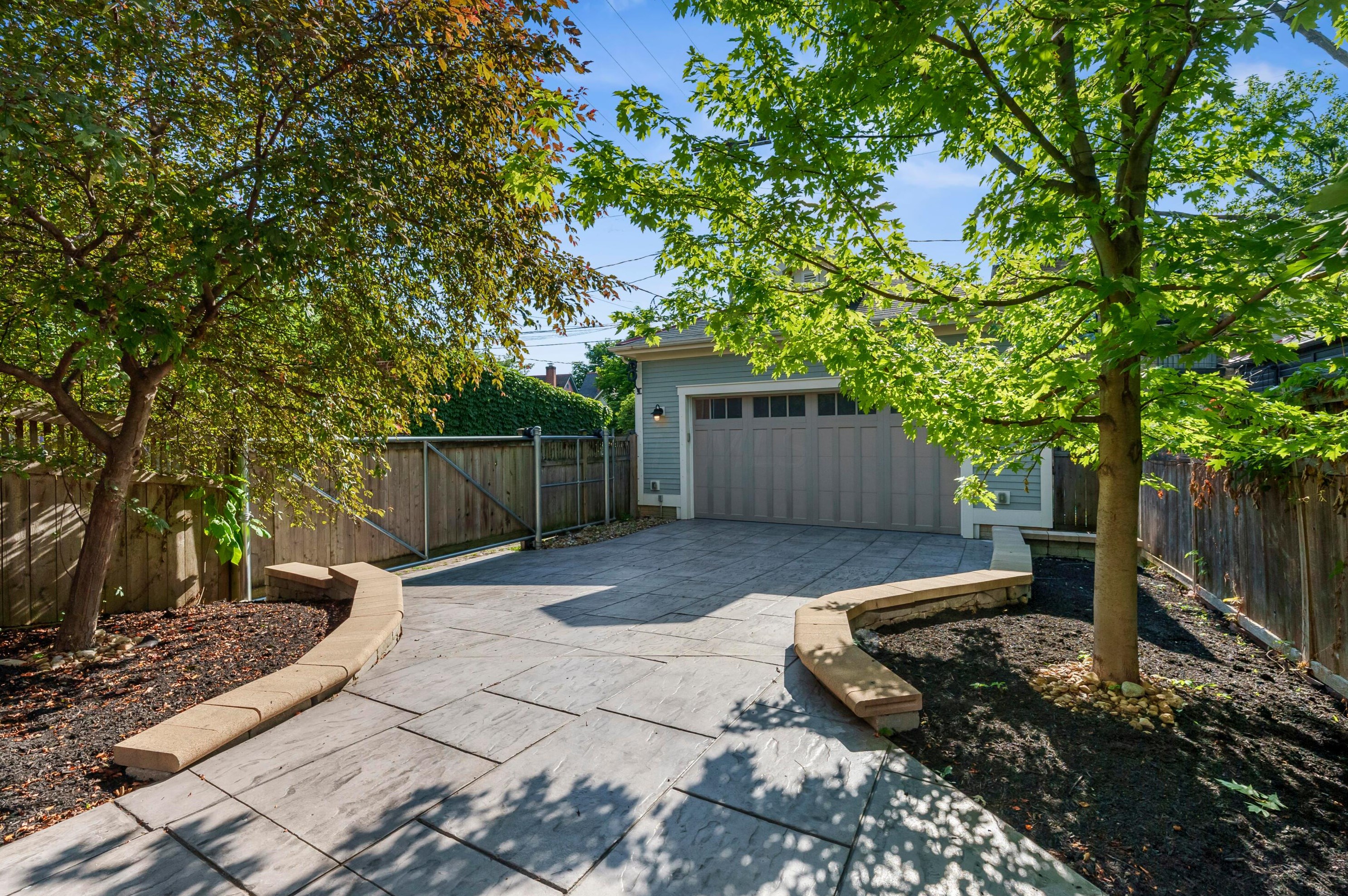 1085 Smt St, Columbus OH 43201-4518 exterior