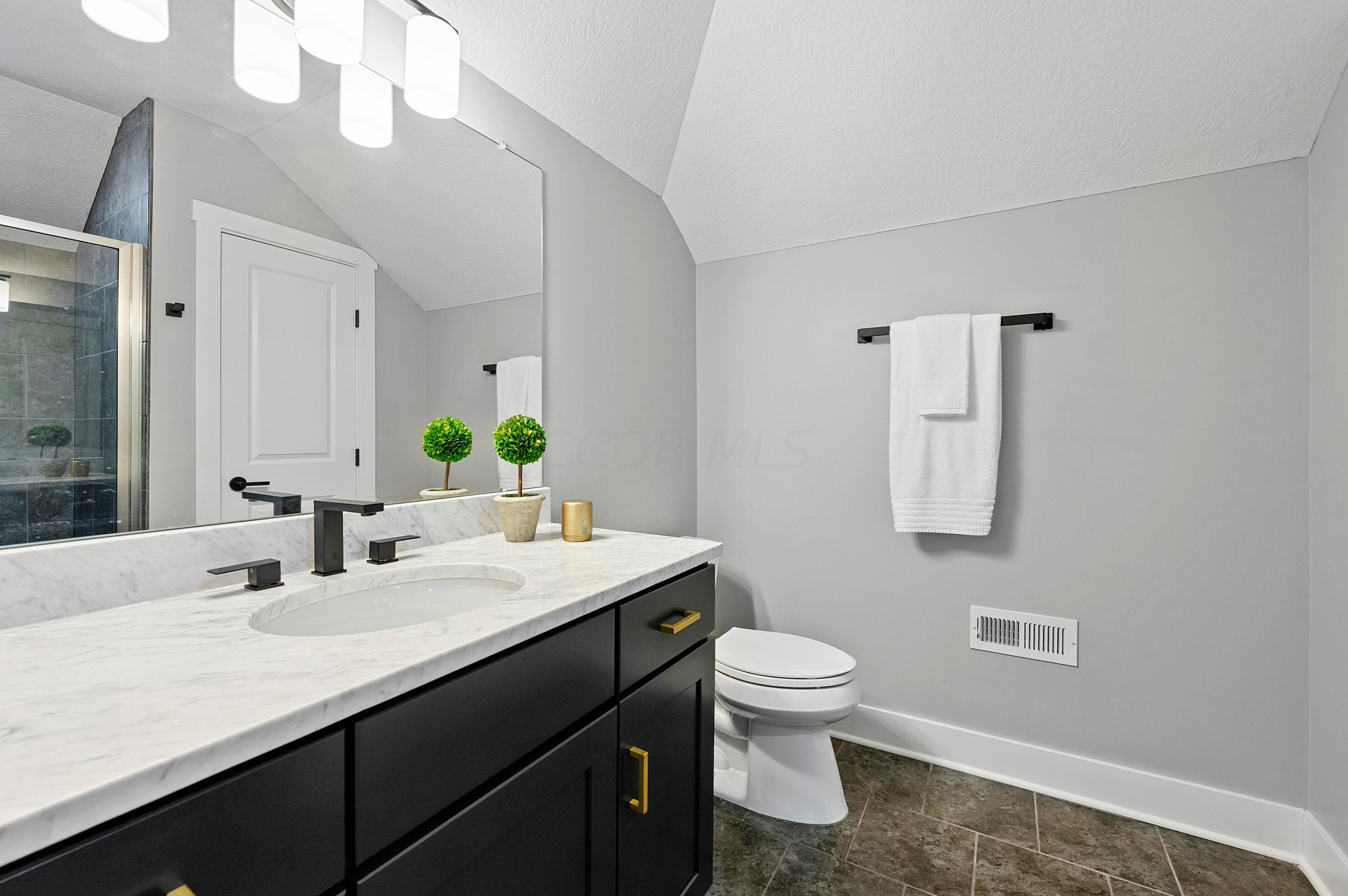 1085 Smt St, Columbus OH 43201-4518 exterior