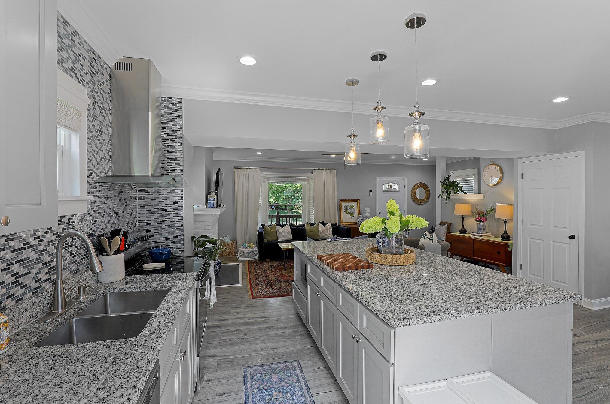 579 Fairwood Ave, Columbus OH 43205-2511 exterior