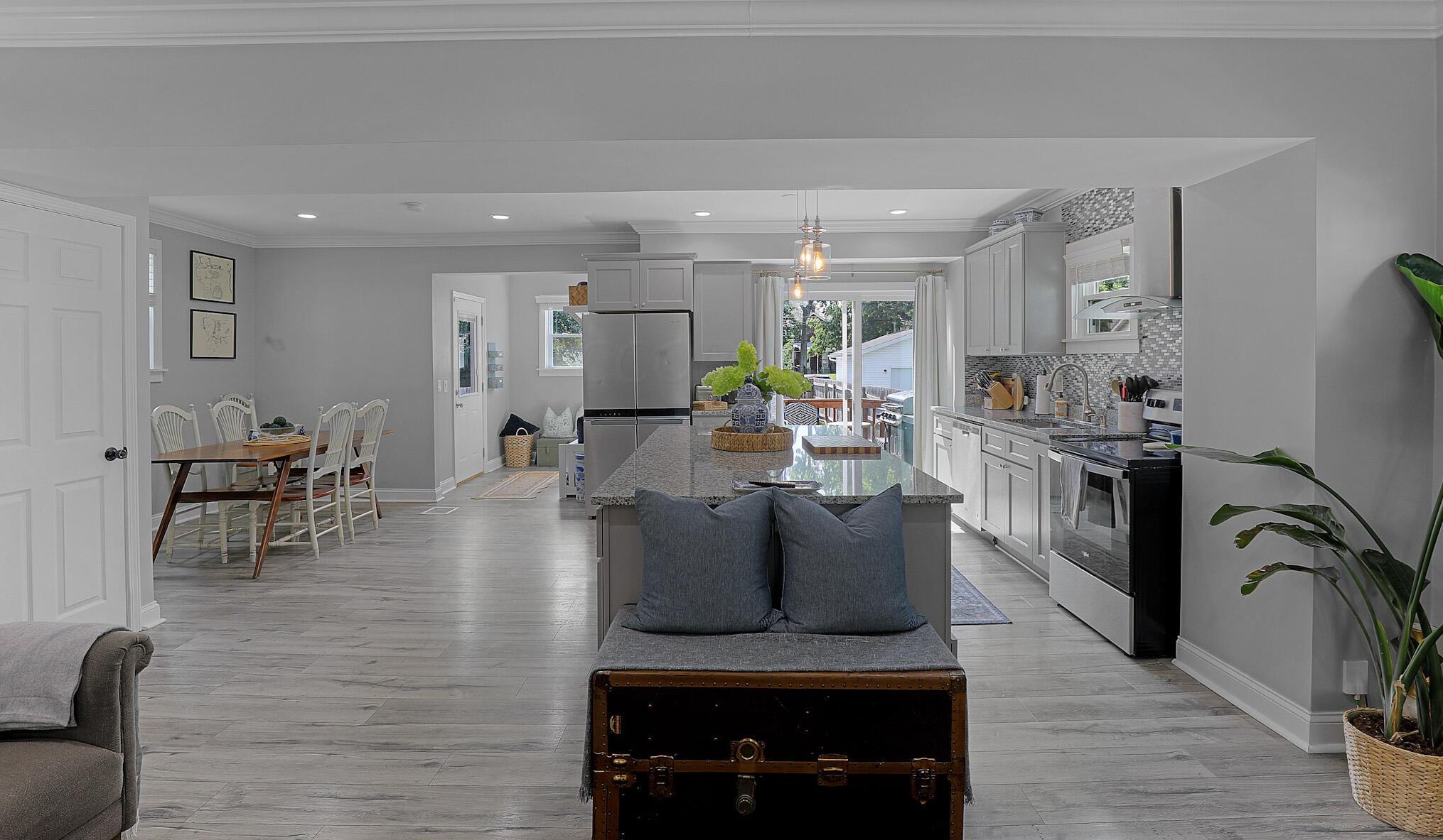 579 Fairwood Ave, Columbus OH 43205-2511 exterior