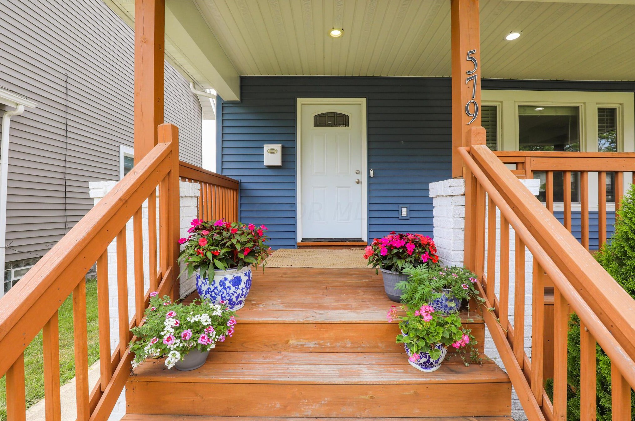 579 Fairwood Ave, Columbus OH 43205-2511 exterior