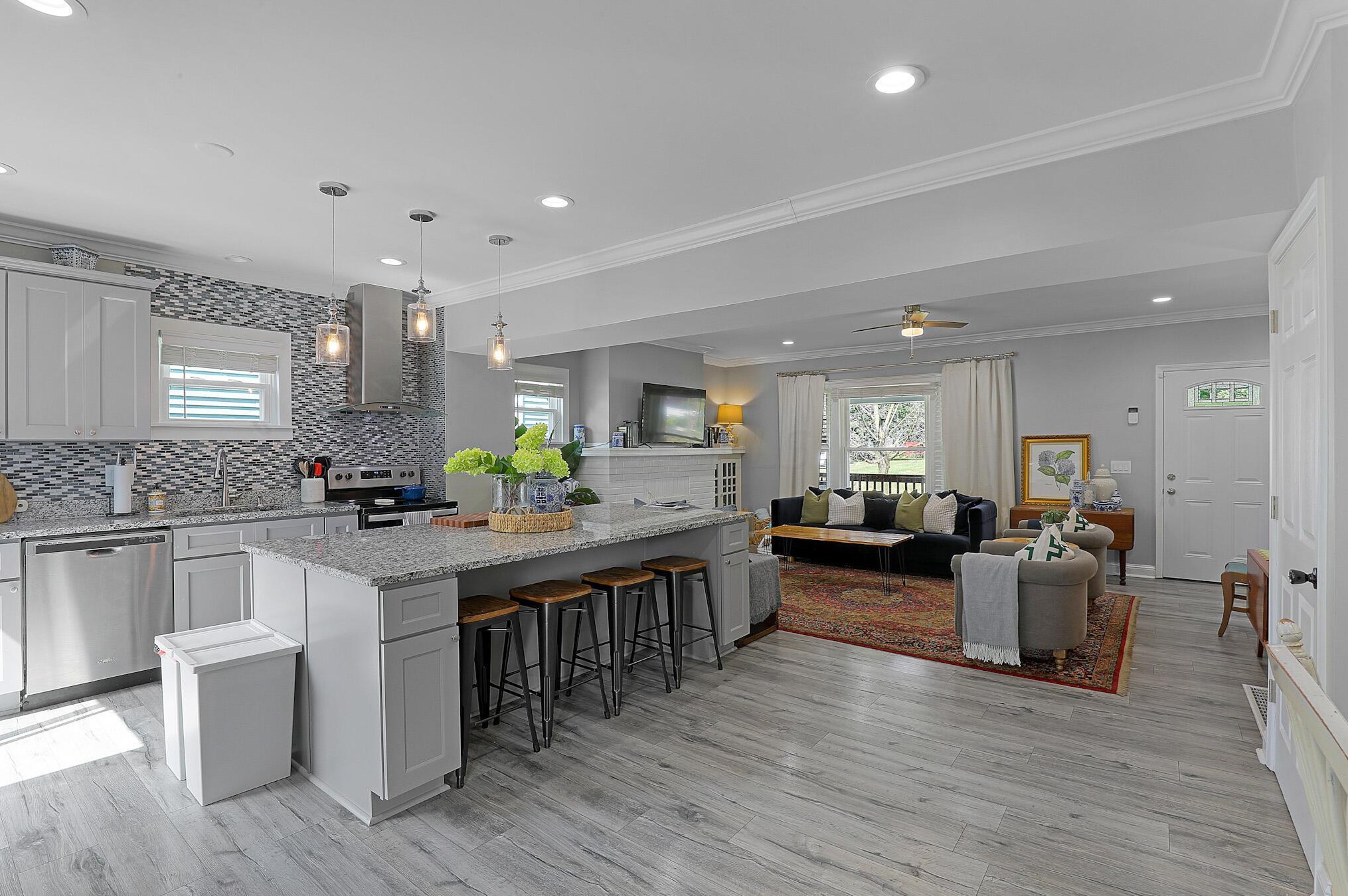 579 Fairwood Ave, Columbus OH 43205-2511 exterior