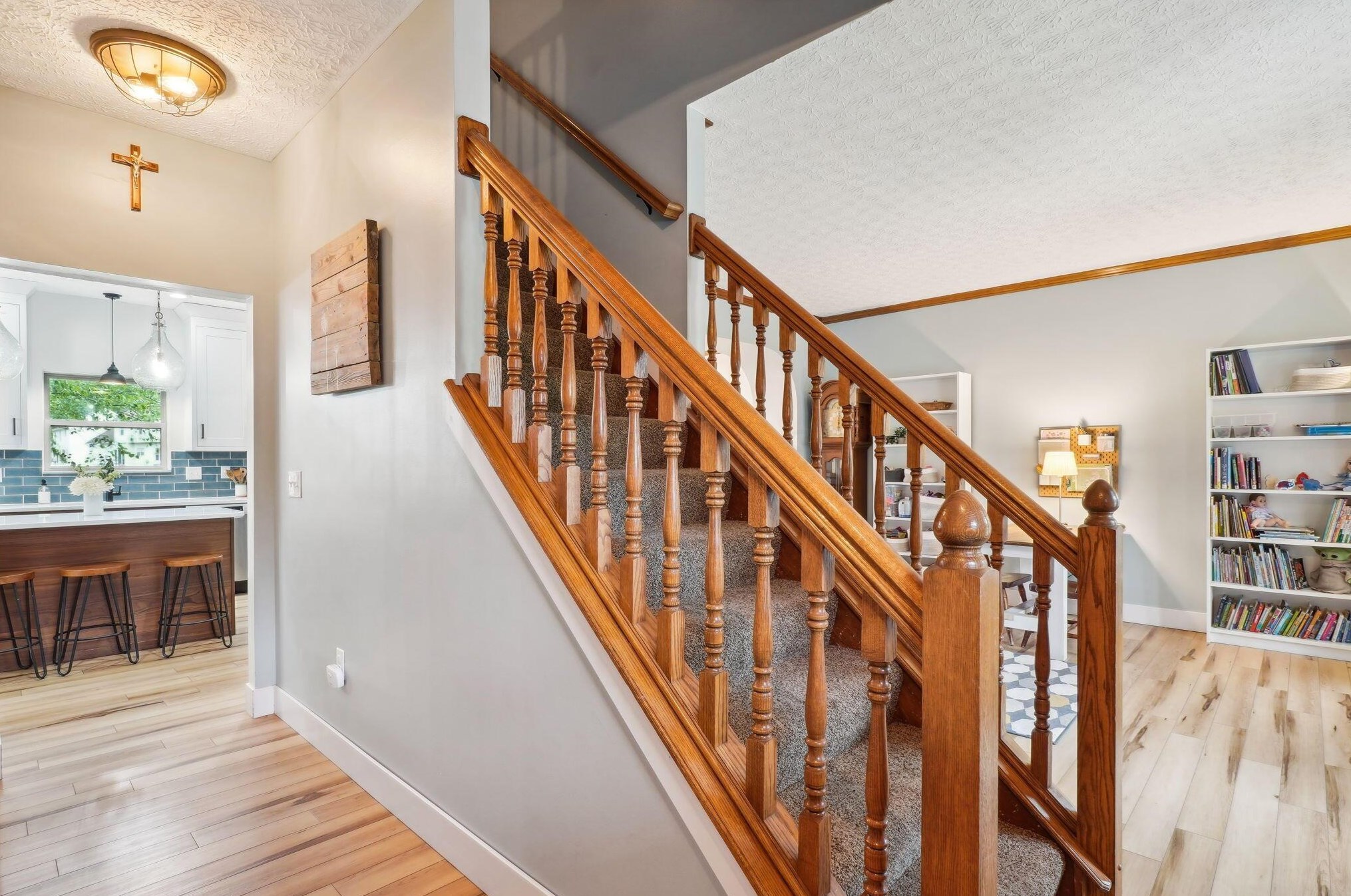 1119 Summer Hill Cir, Columbus OH  43230-6246 exterior