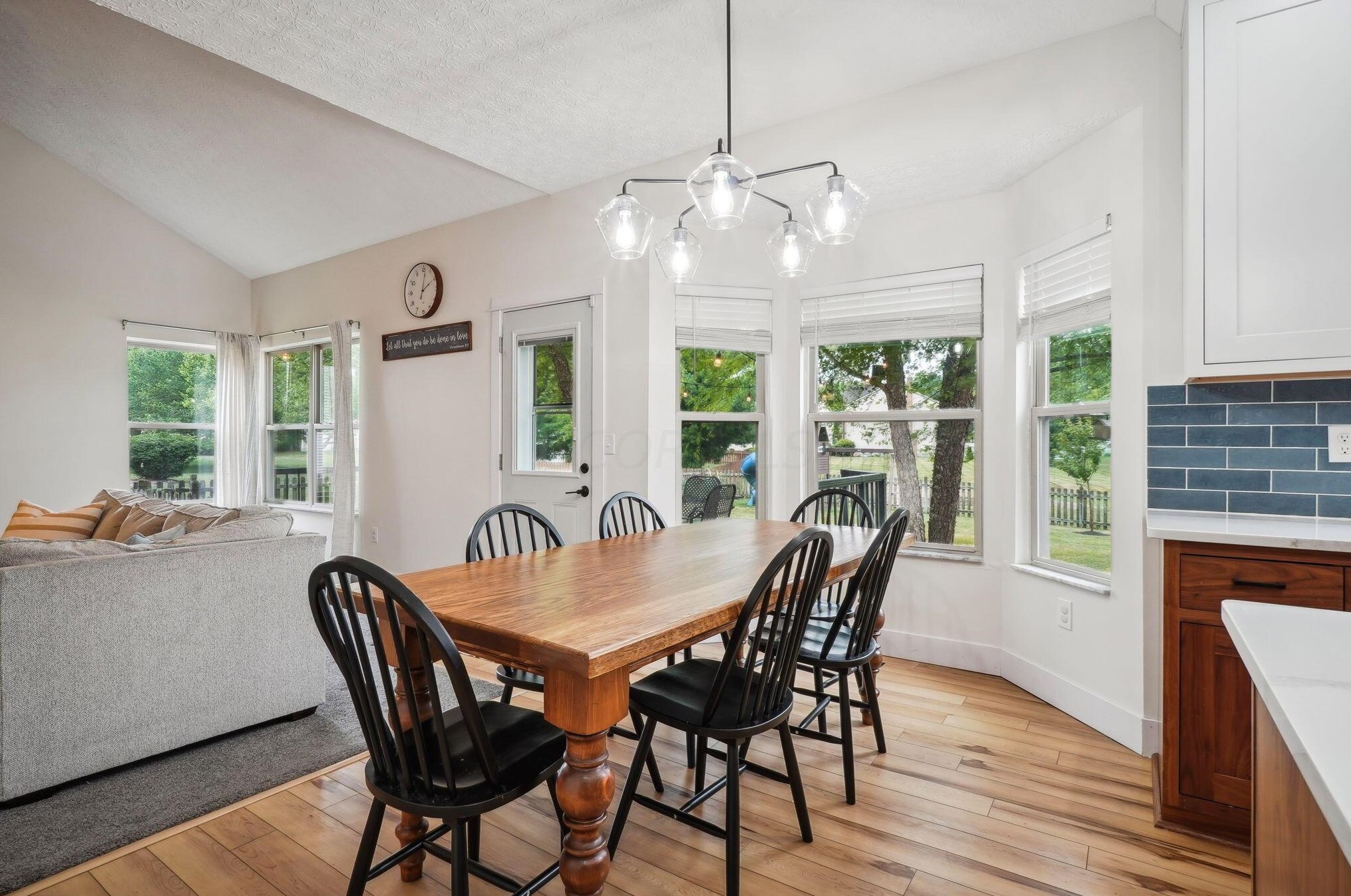 1119 Summer Hill Cir, Columbus OH  43230-6246 exterior