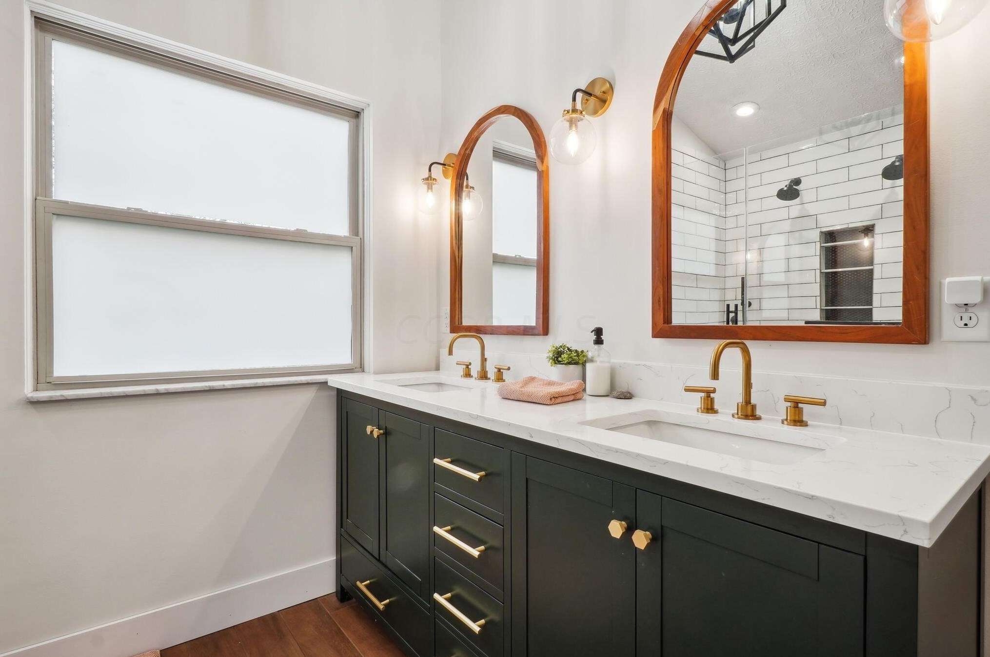 1119 Summer Hill Cir, Columbus OH  43230-6246 exterior