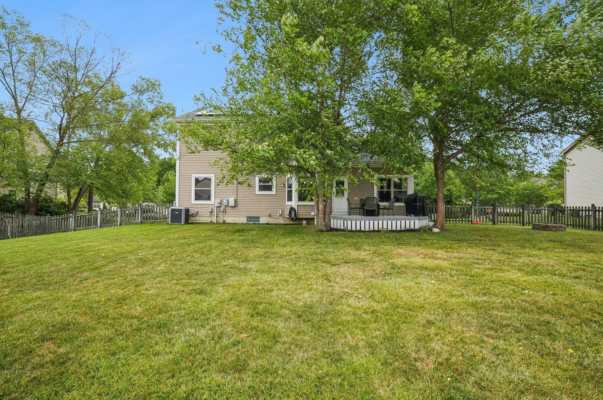 1119 Summer Hill Cir, Columbus OH  43230-6246 exterior