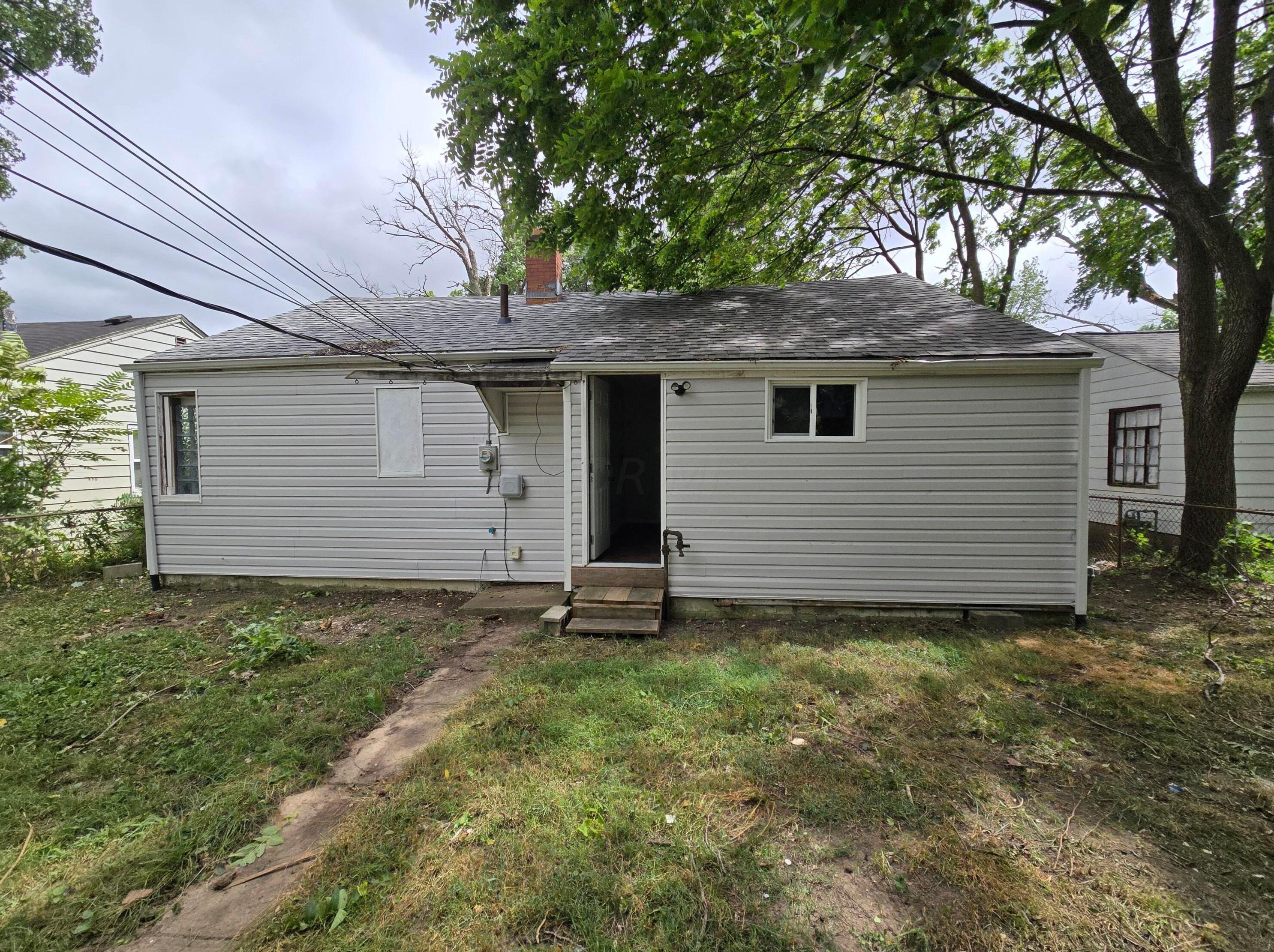 978 19 Ave, Columbus OH 43211-2458 exterior