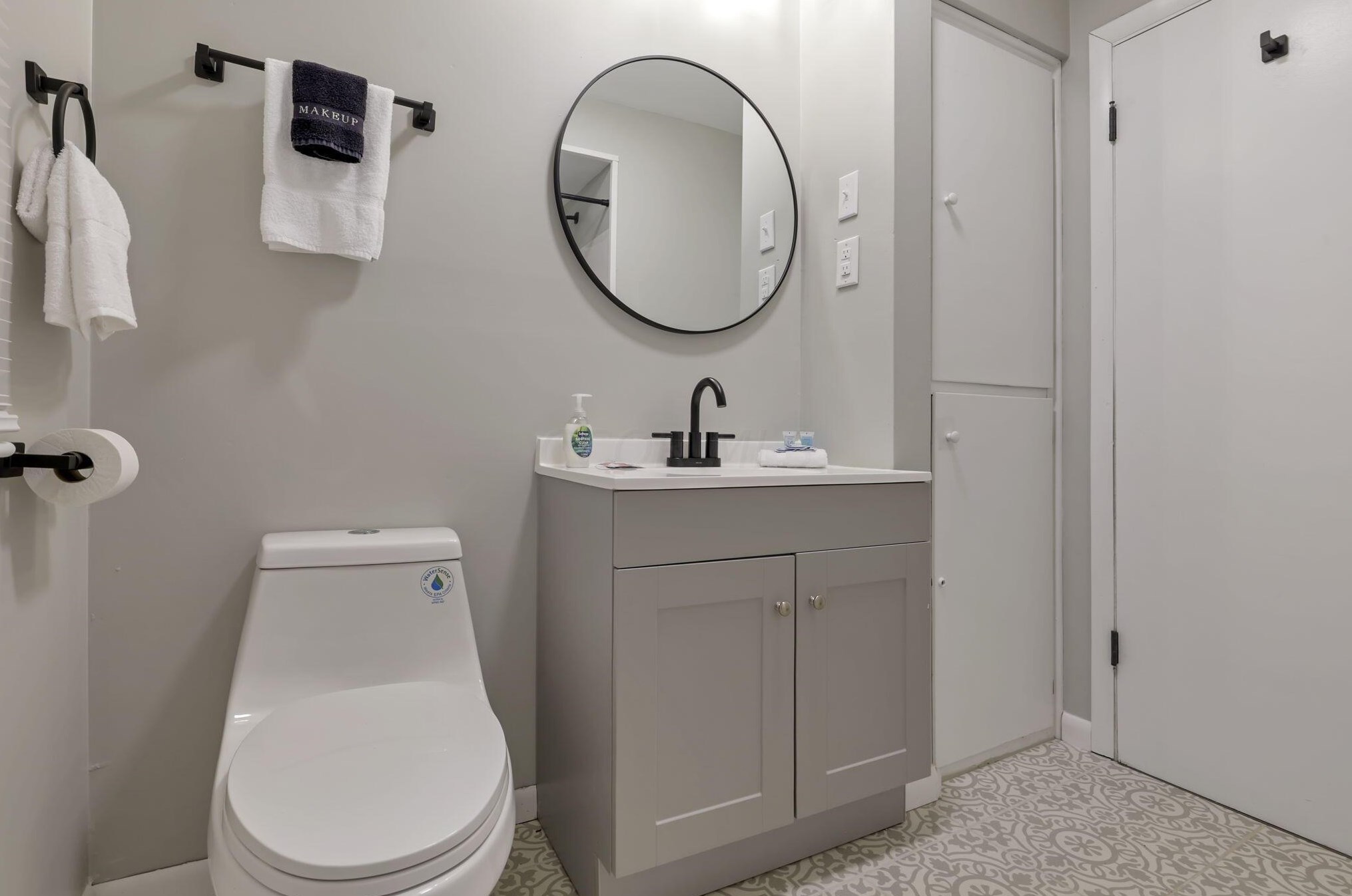 1275 Weber Rd, Columbus OH 43211-1537 exterior