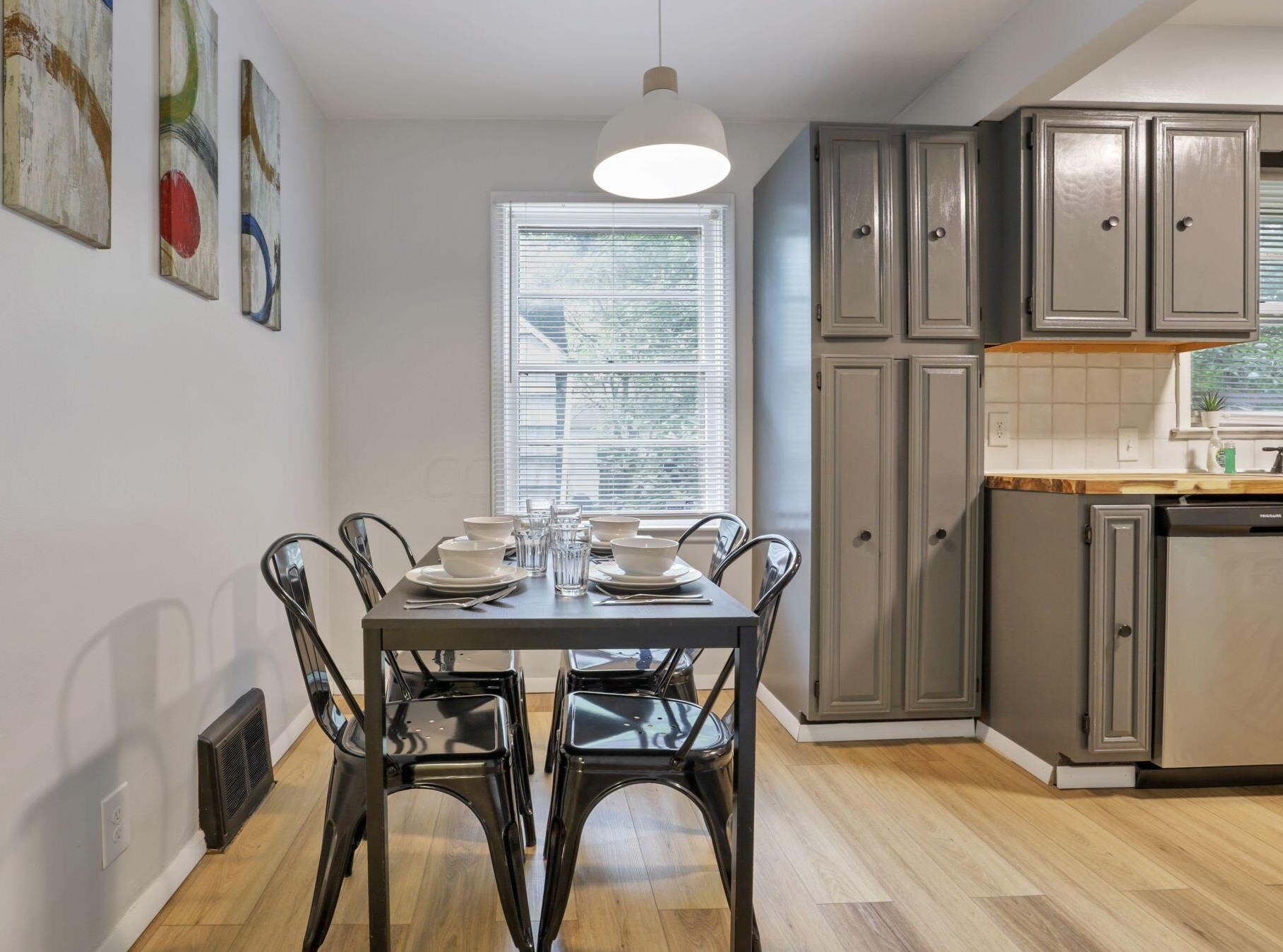 1275 Weber Rd, Columbus OH 43211-1537 exterior