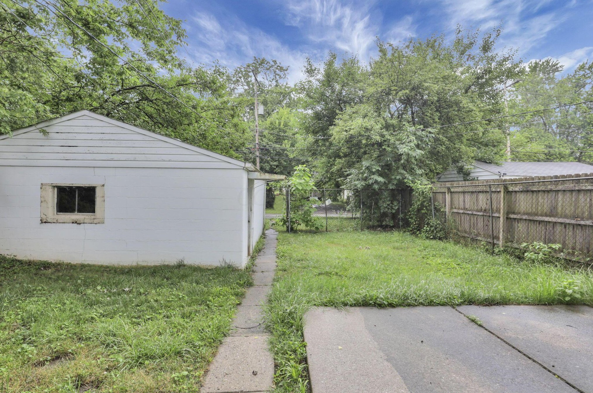 1275 Weber Rd, Columbus OH 43211-1537 exterior