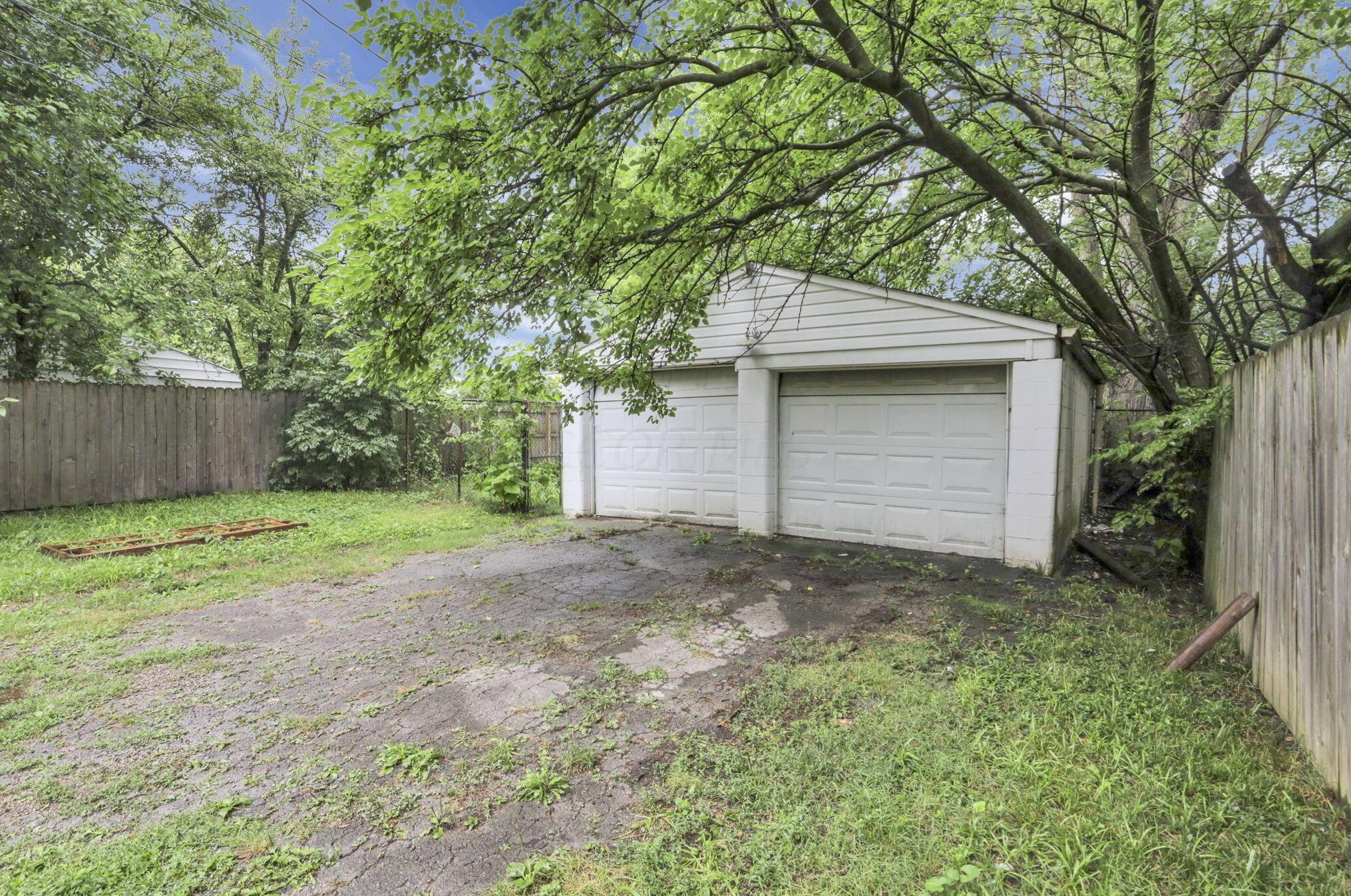 1275 Weber Rd, Columbus OH 43211-1537 exterior