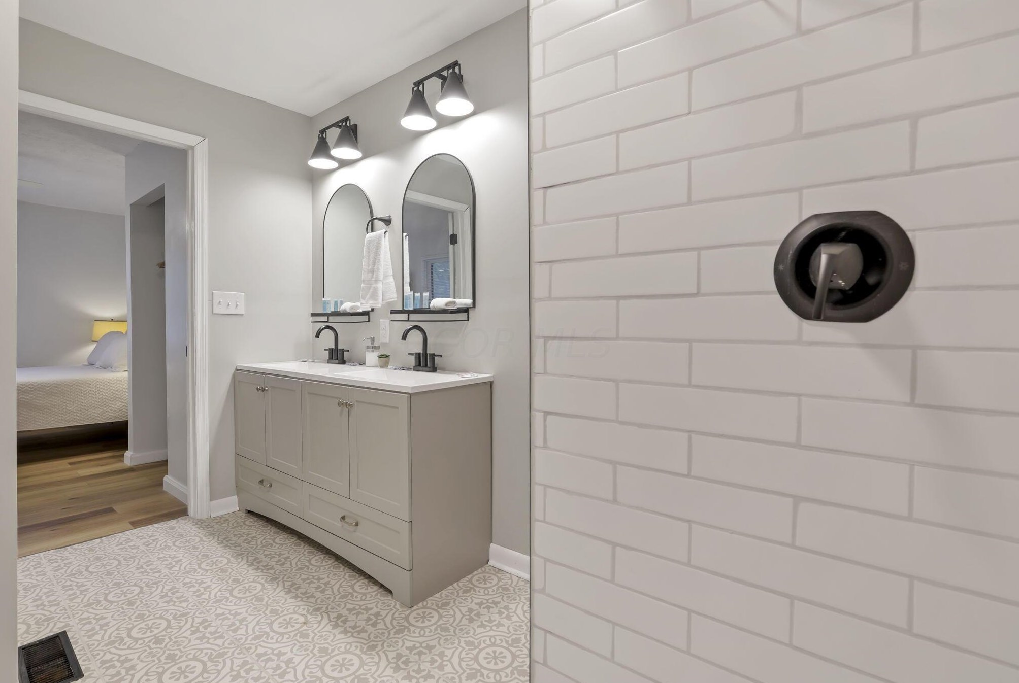 1275 Weber Rd, Columbus OH 43211-1537 exterior