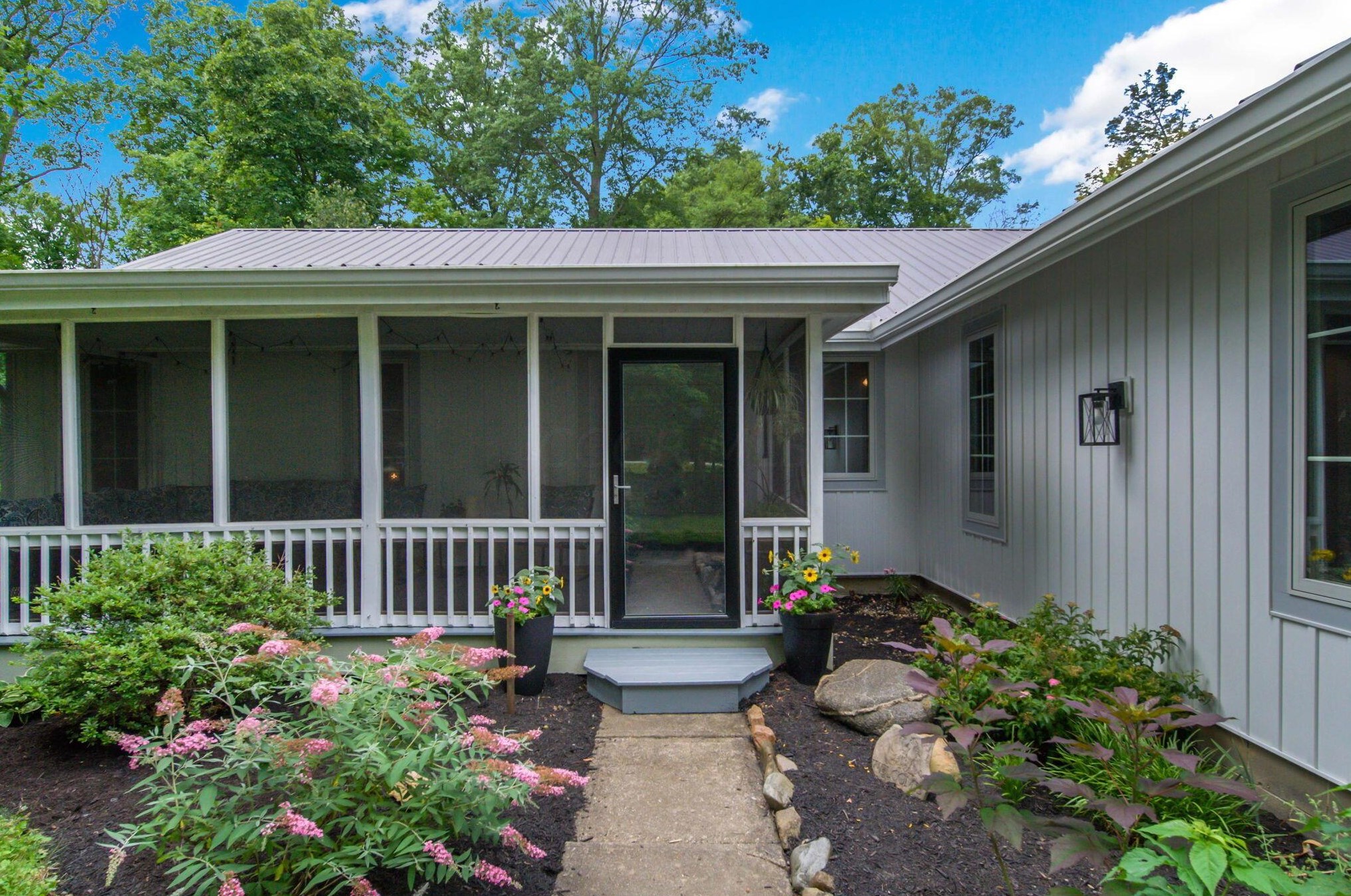 48 Challedon Cir Sw, Pataskala, OH 43062