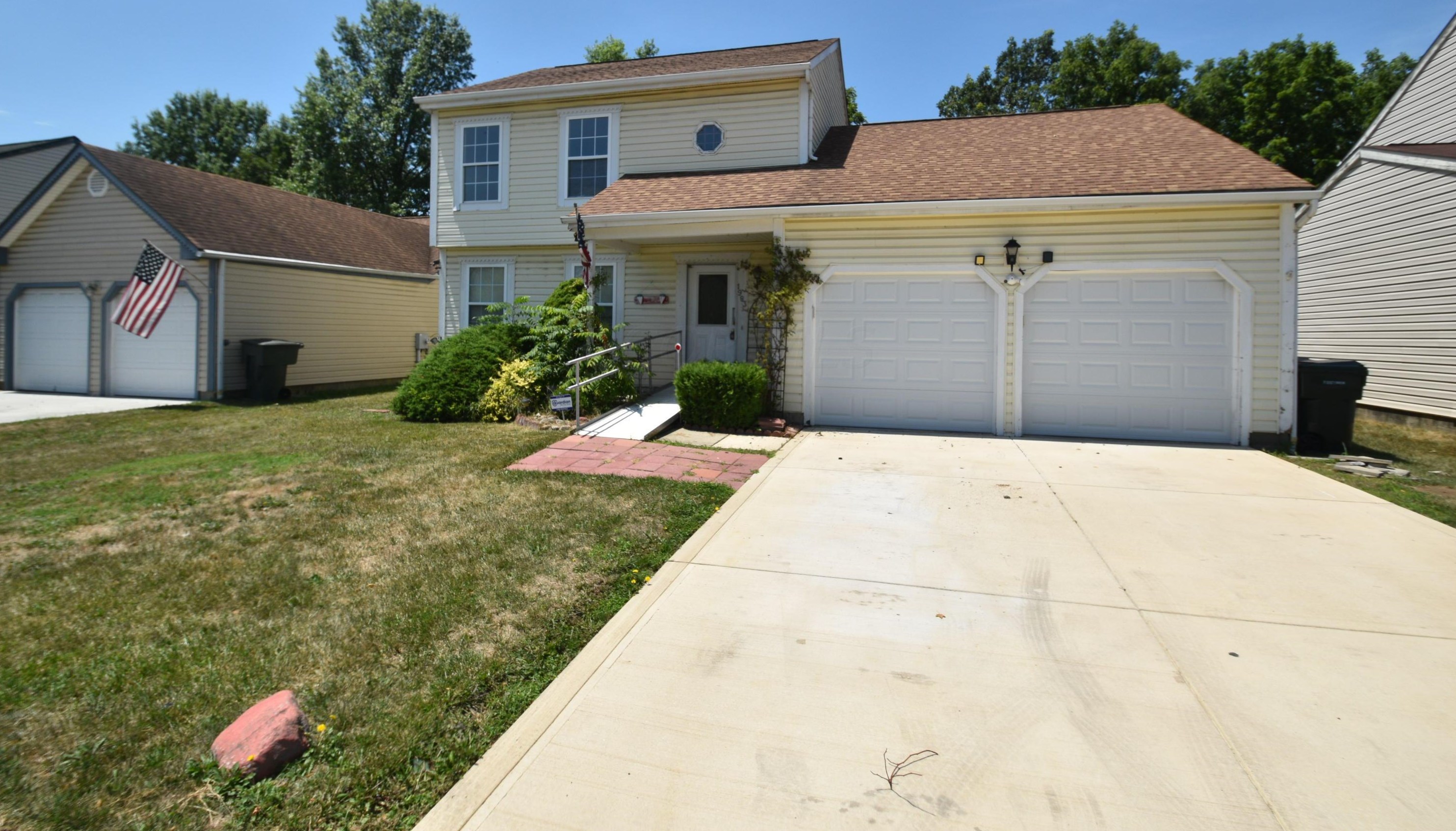 1983 Westbrook Village Dr, Columbus, OH 43228-3684