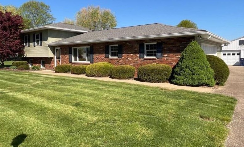 1155 Walter Dr, Zanesville, OH 43701