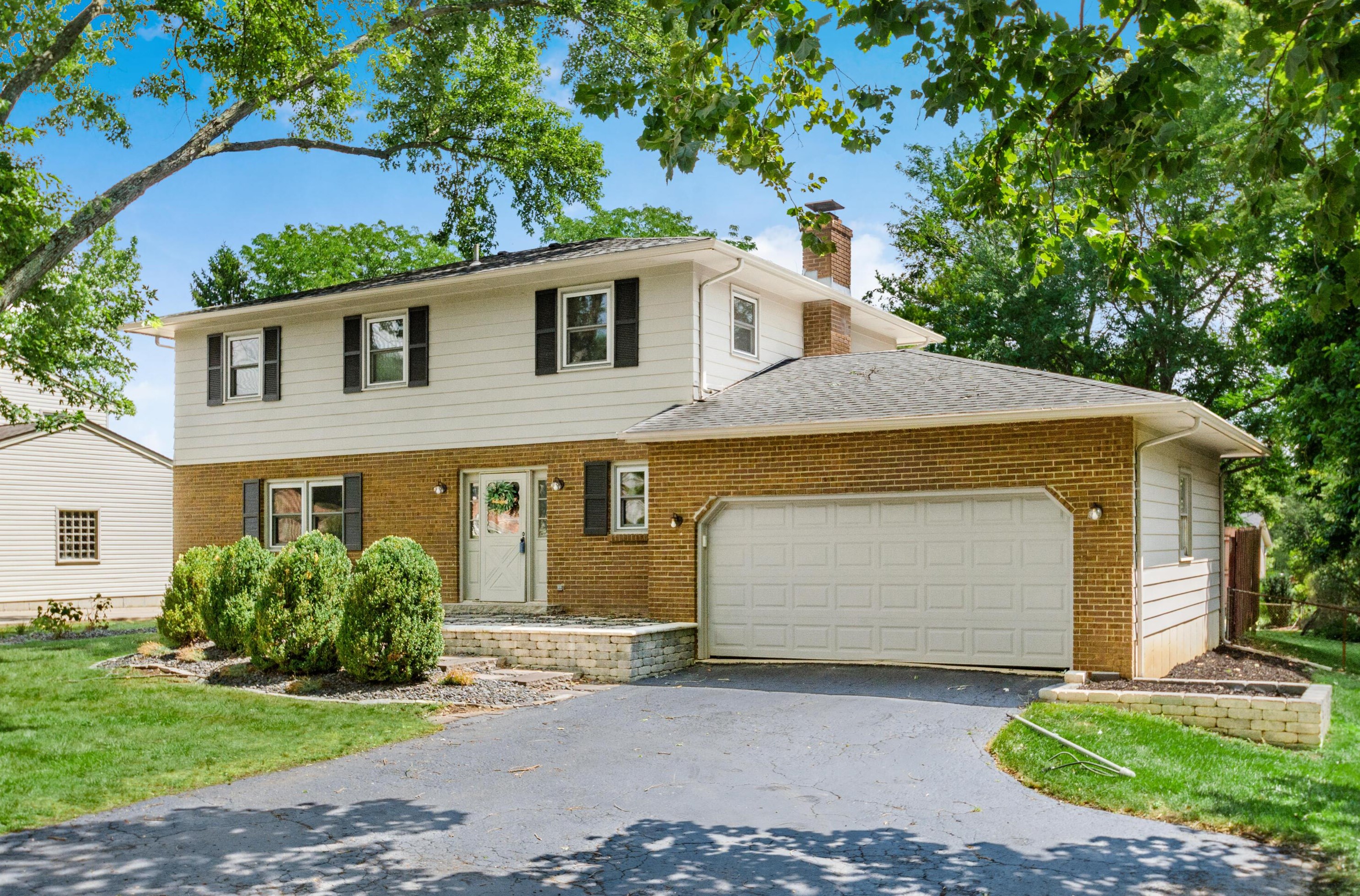 5560 Linworth Rd, Sharon Township, OH 43235