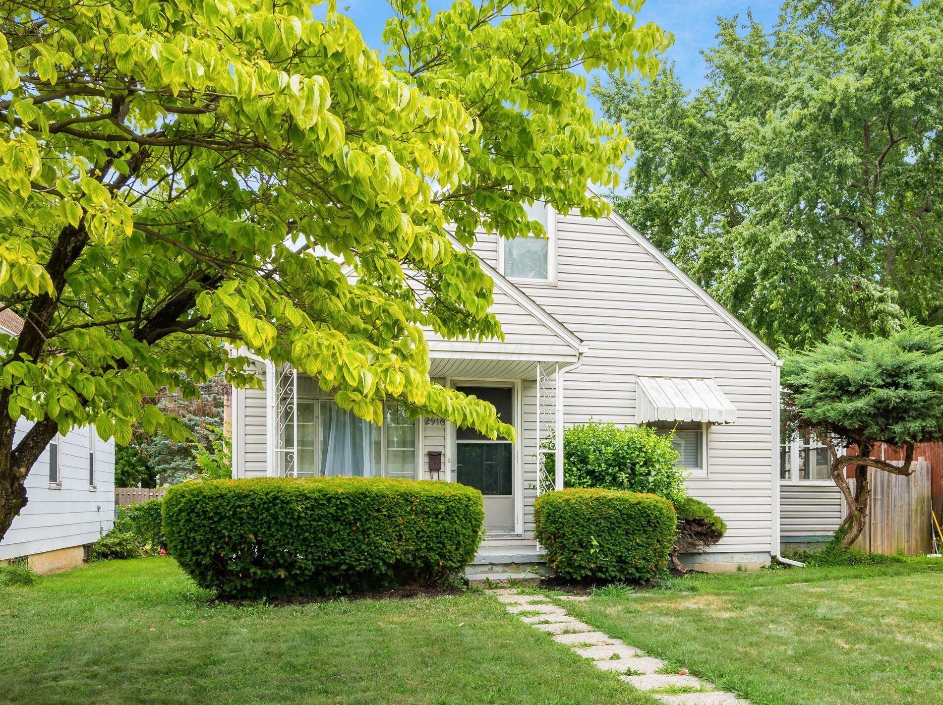 2916 Livingston Ave, Columbus, OH 43209-3044