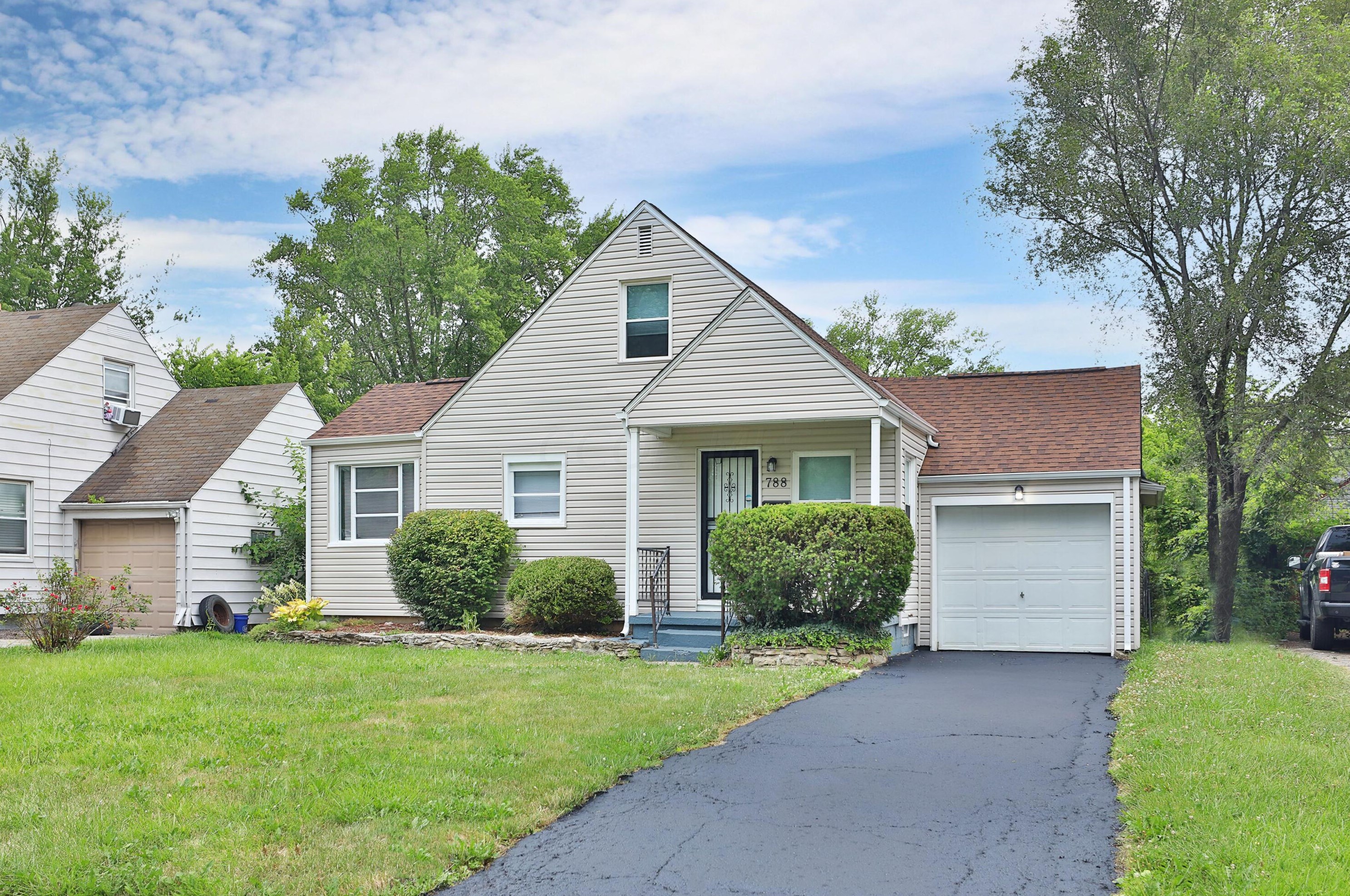 788 Tibet Rd, Columbus, OH 43211-1039