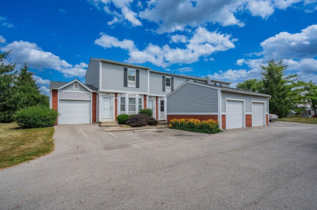 837 Annagladys Dr, Sharon Township, OH 43085