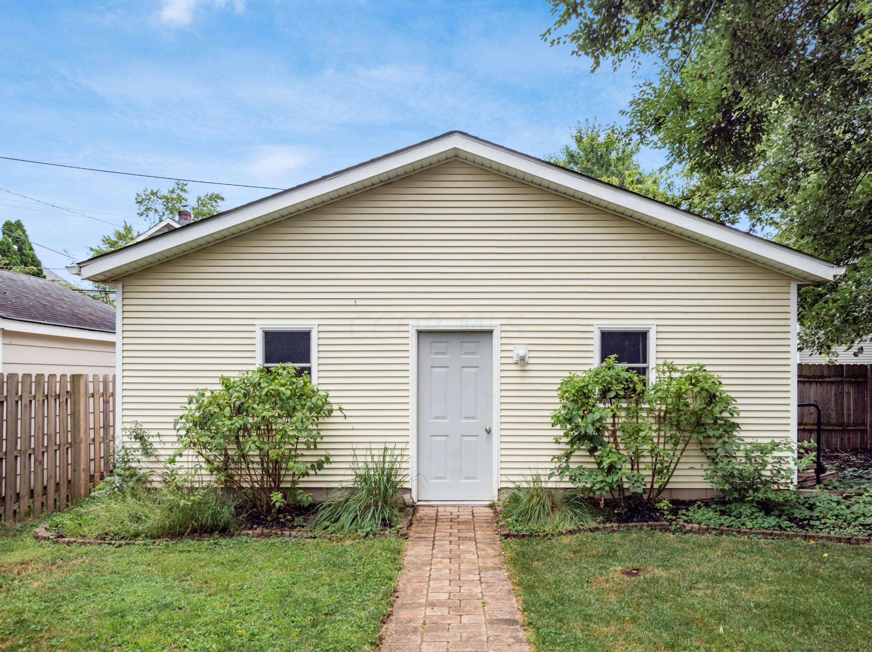 116 Como Ave, Columbus OH  43202-1211 exterior