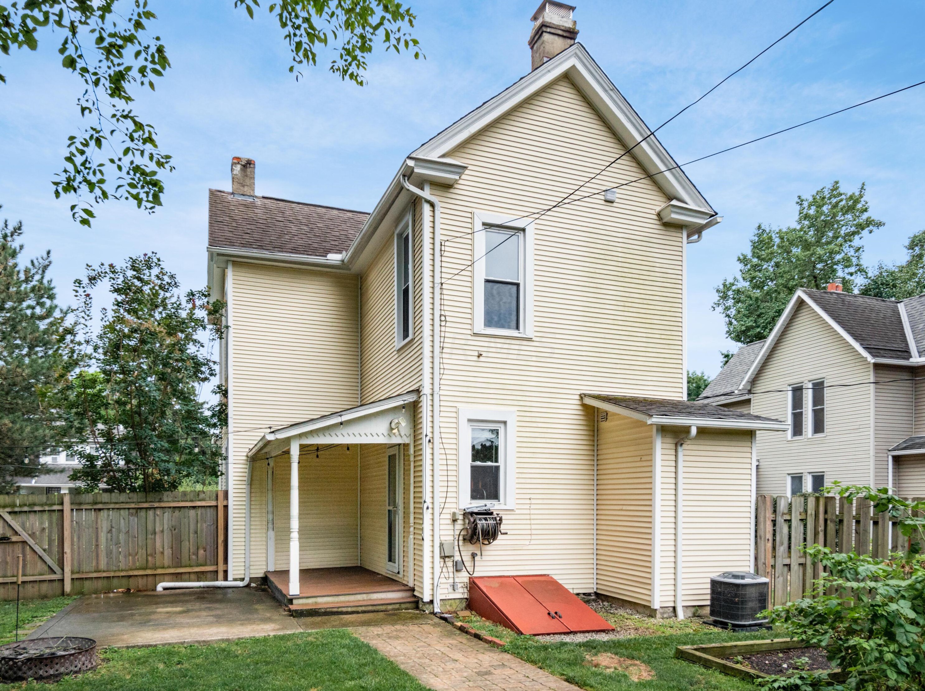 116 Como Ave, Columbus OH  43202-1211 exterior