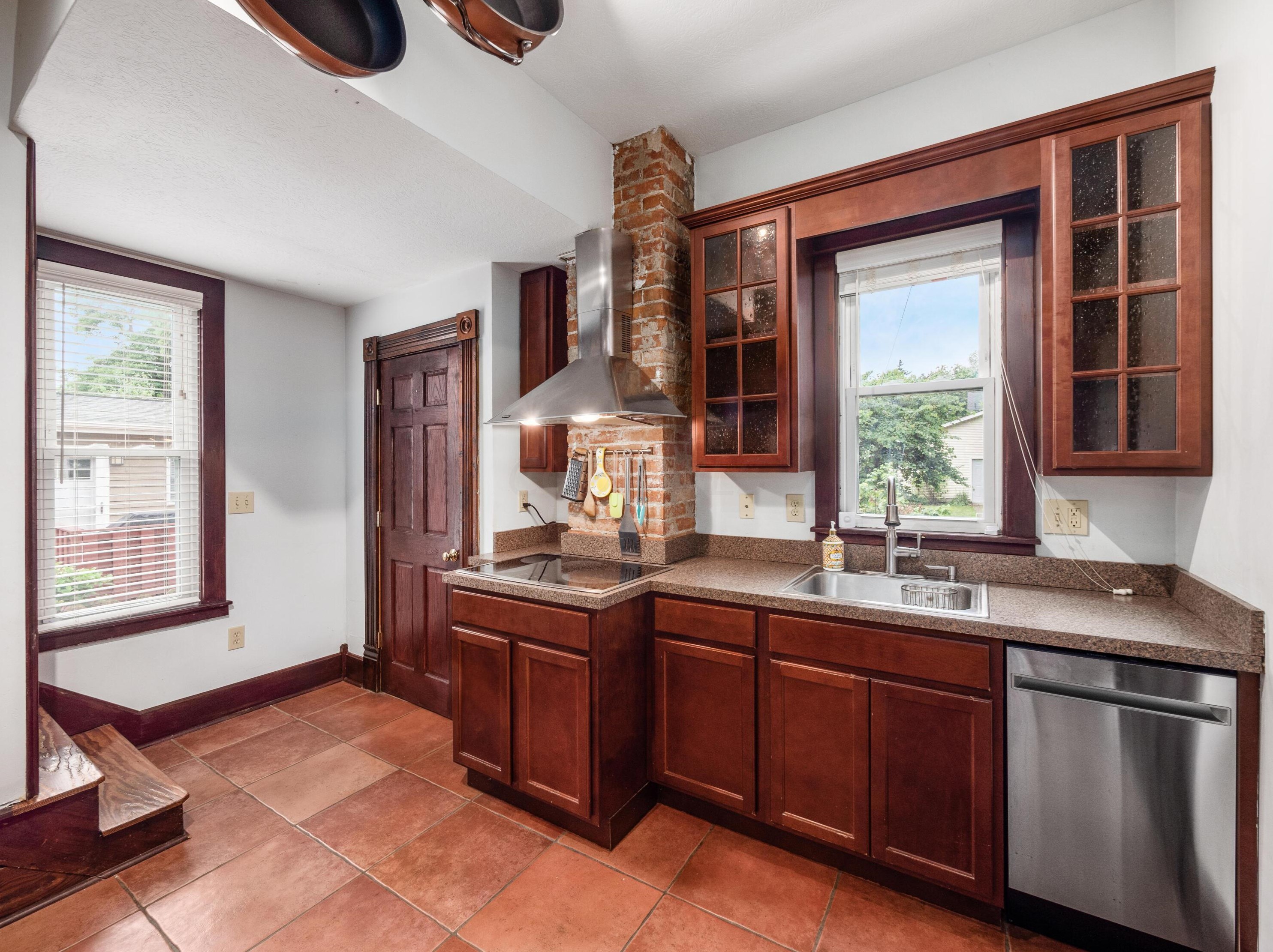 116 Como Ave, Columbus OH  43202-1211 exterior