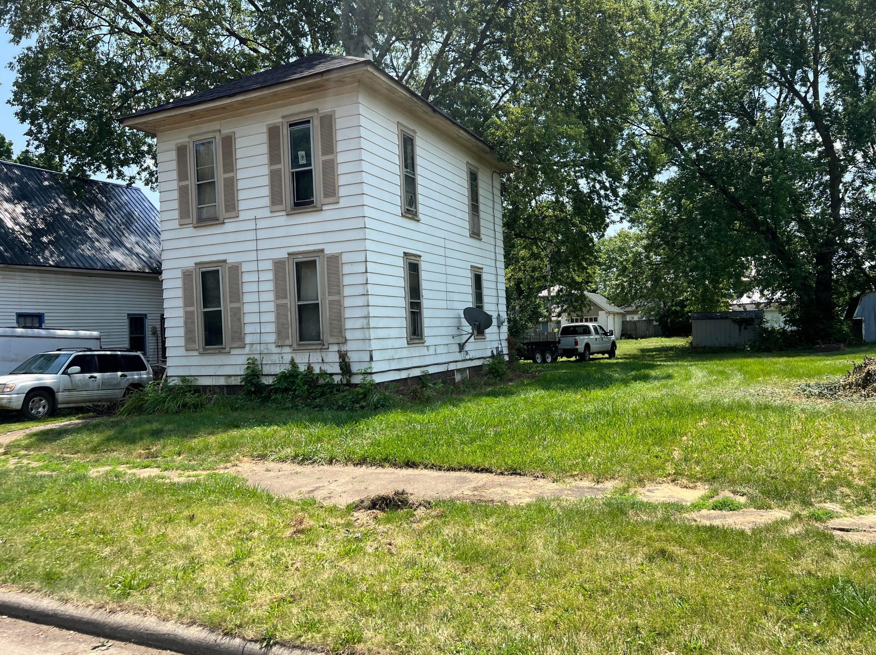 706 W Chestnut St, Mount Vernon, OH 43050