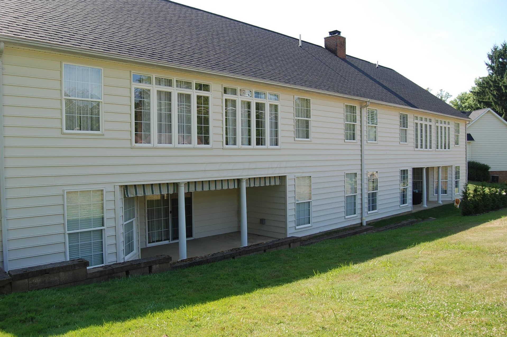 2955 Eagle Crest Dr, Zanesville, OH 43701