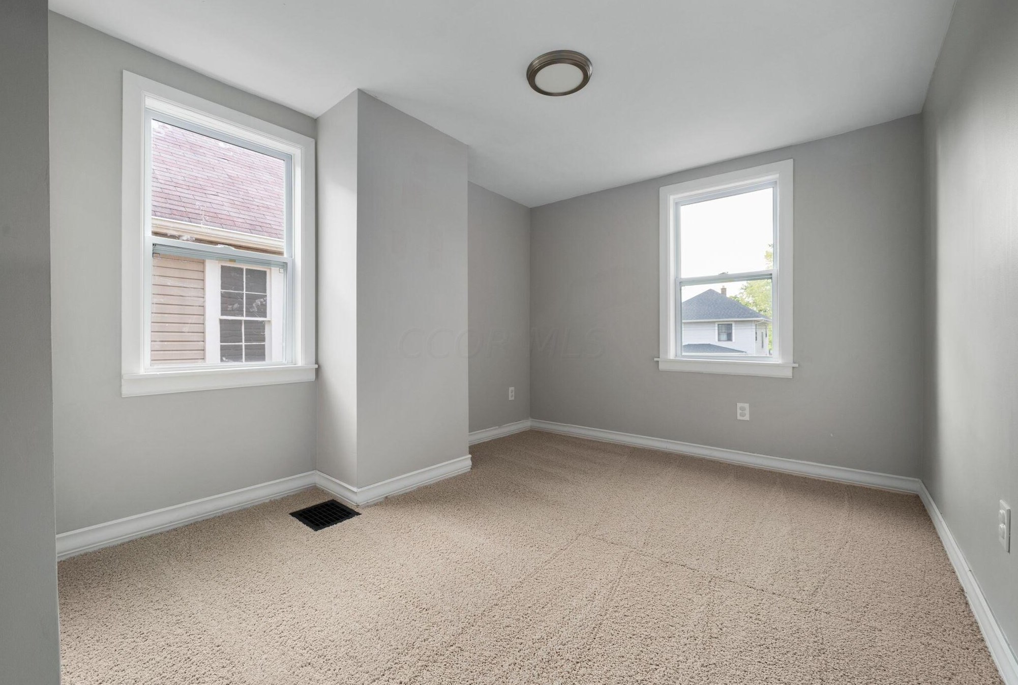 745 Deshler Ave, Columbus OH 43206-2925 exterior