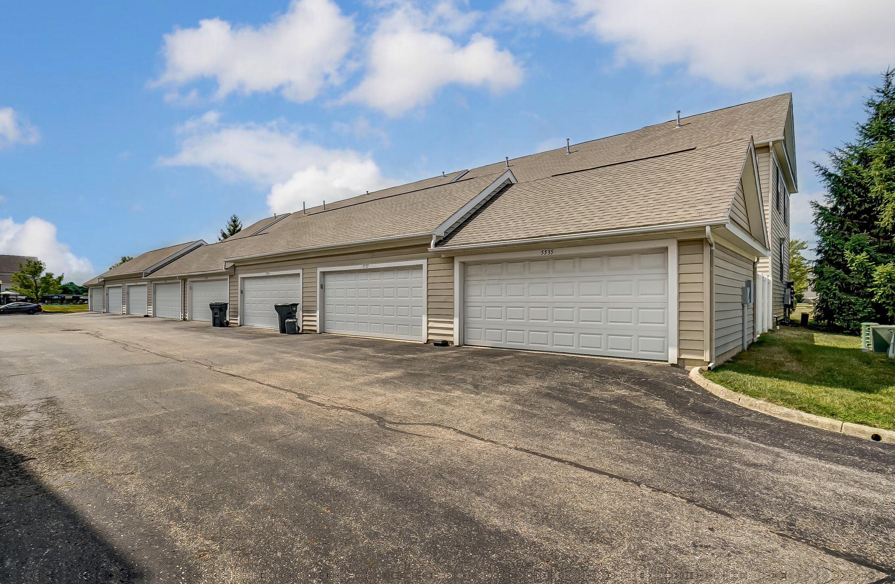 5537 Rainbow Falls St, Dublin OH  43016-6134 exterior